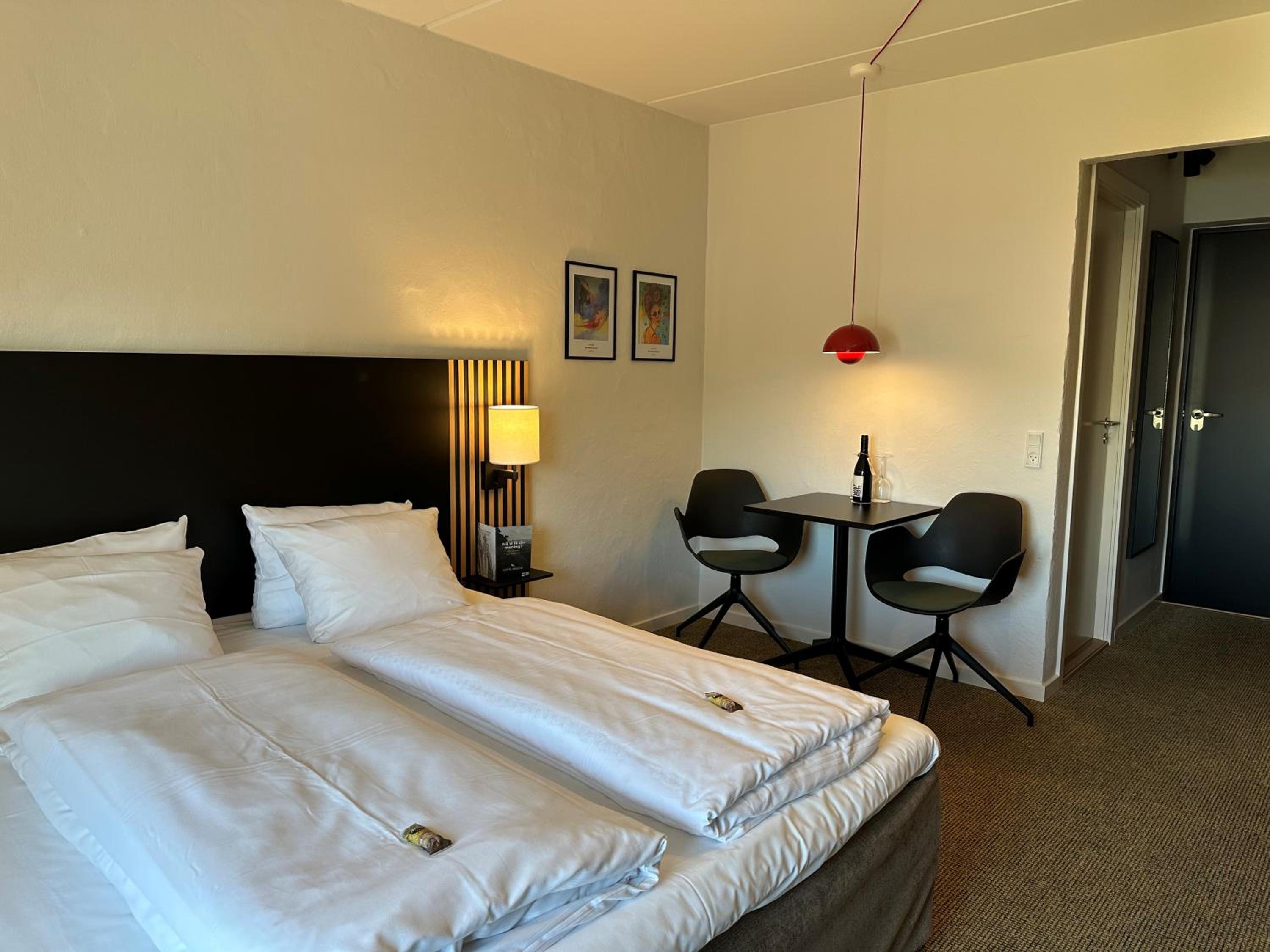 Standard King Room - Non-Smoking