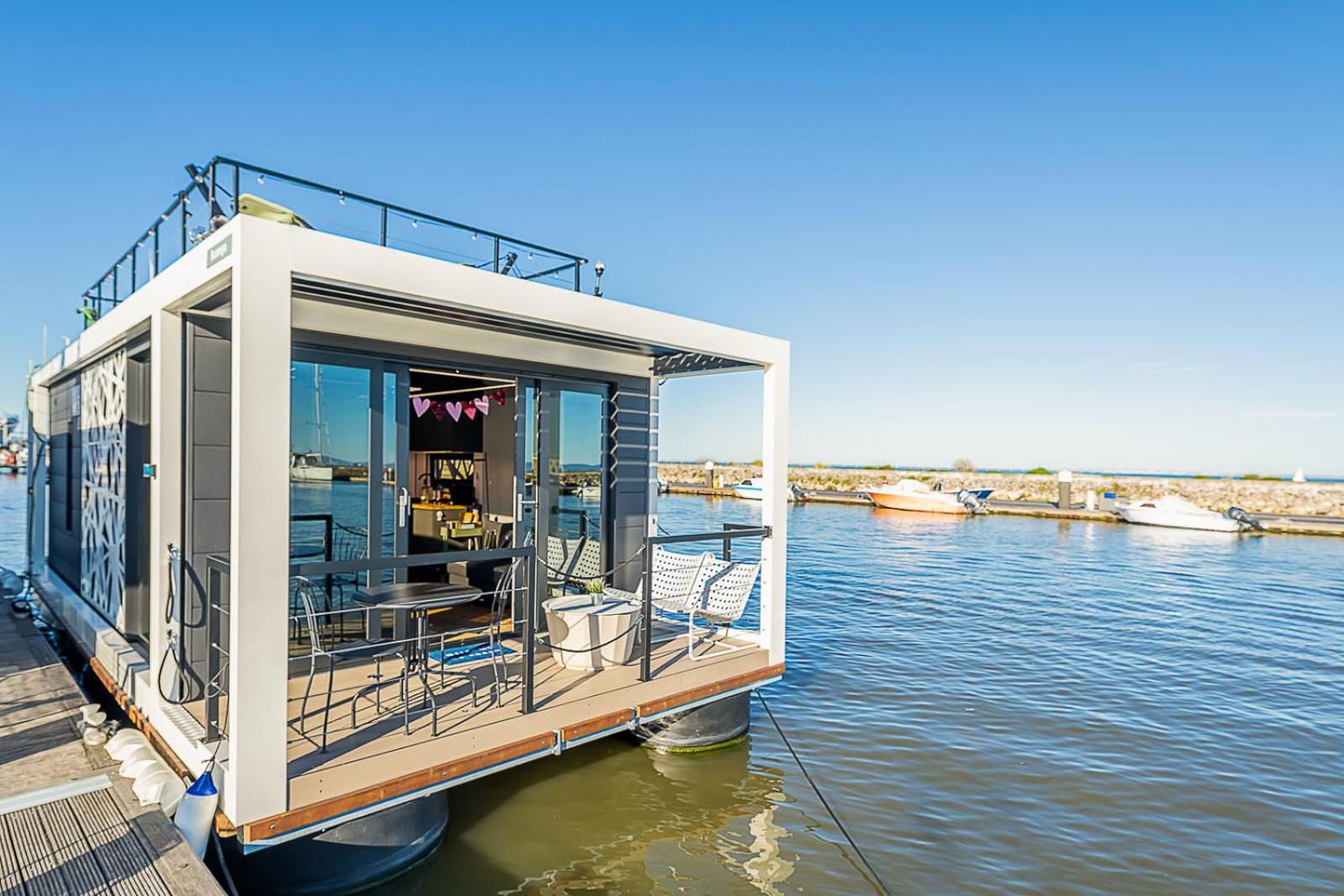 One Cabin Boat - Photo 68