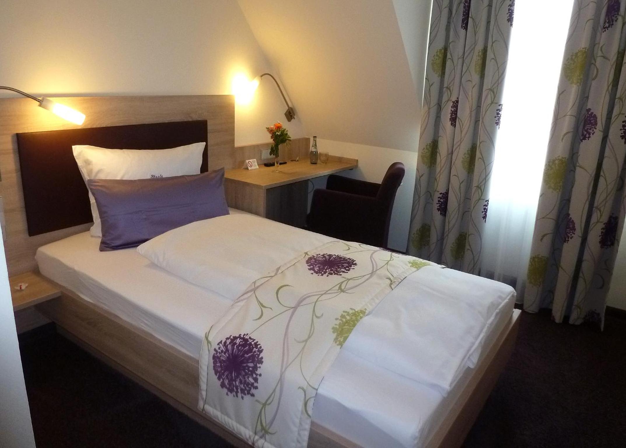 Single Room with Bathroom photo 1