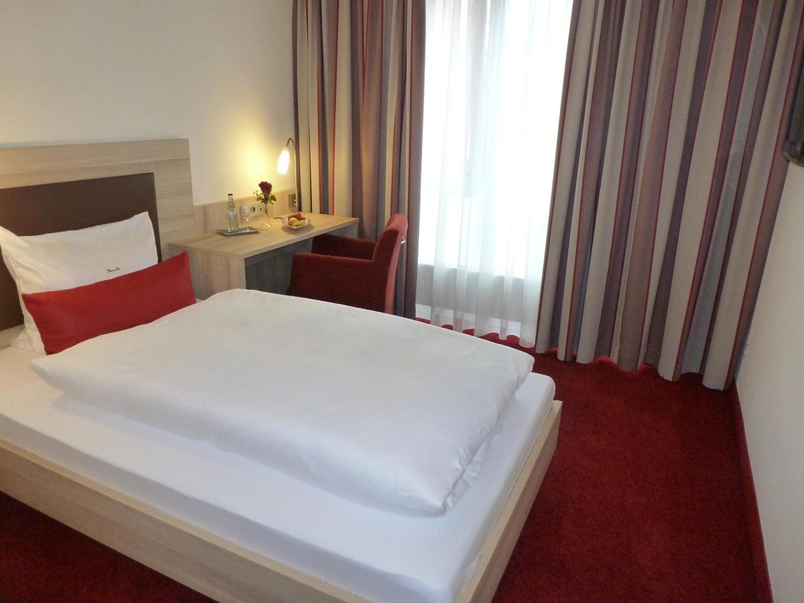 Single Room with Bathroom photo 1