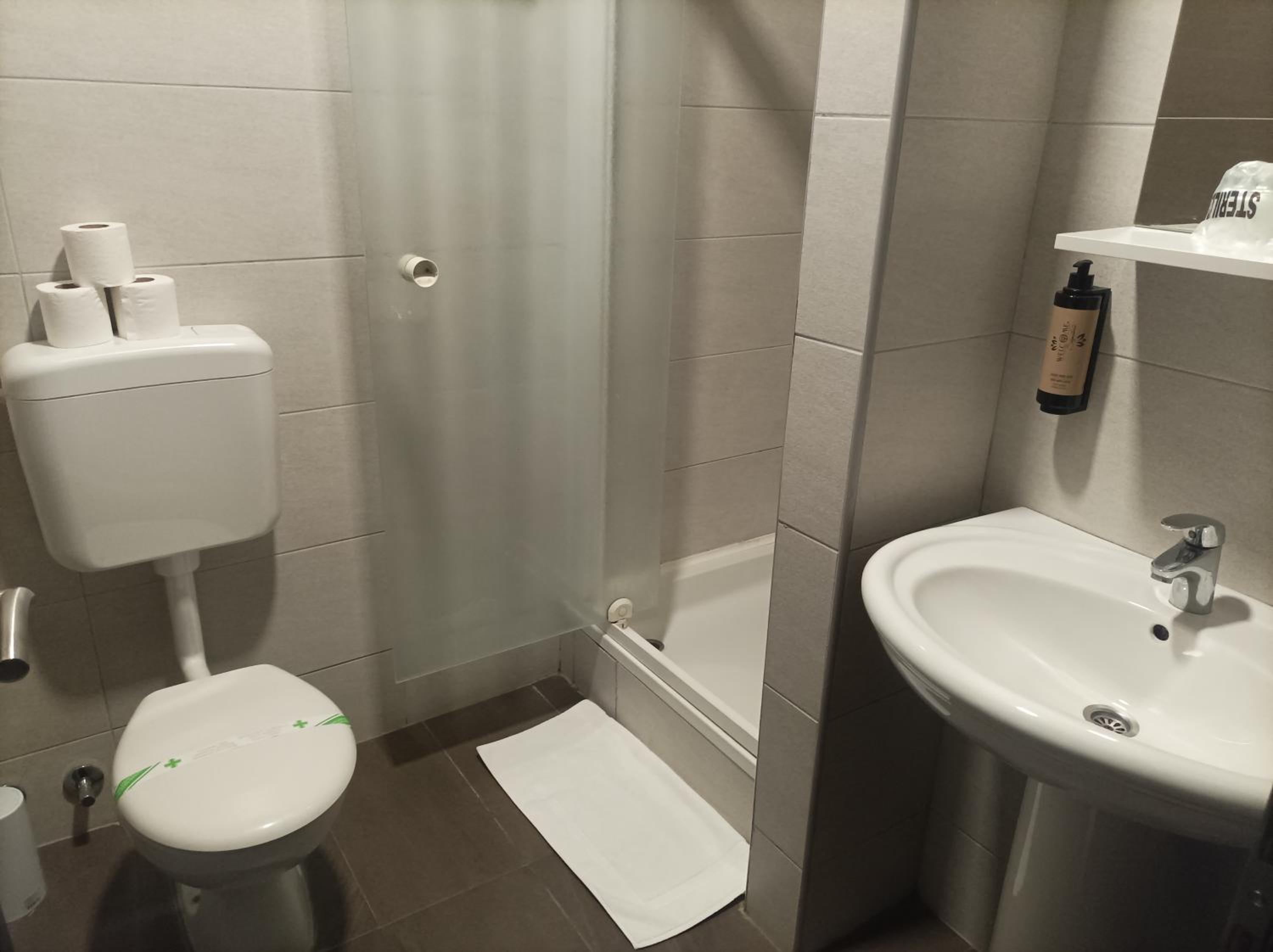 Classic Triple Room - Photo 1