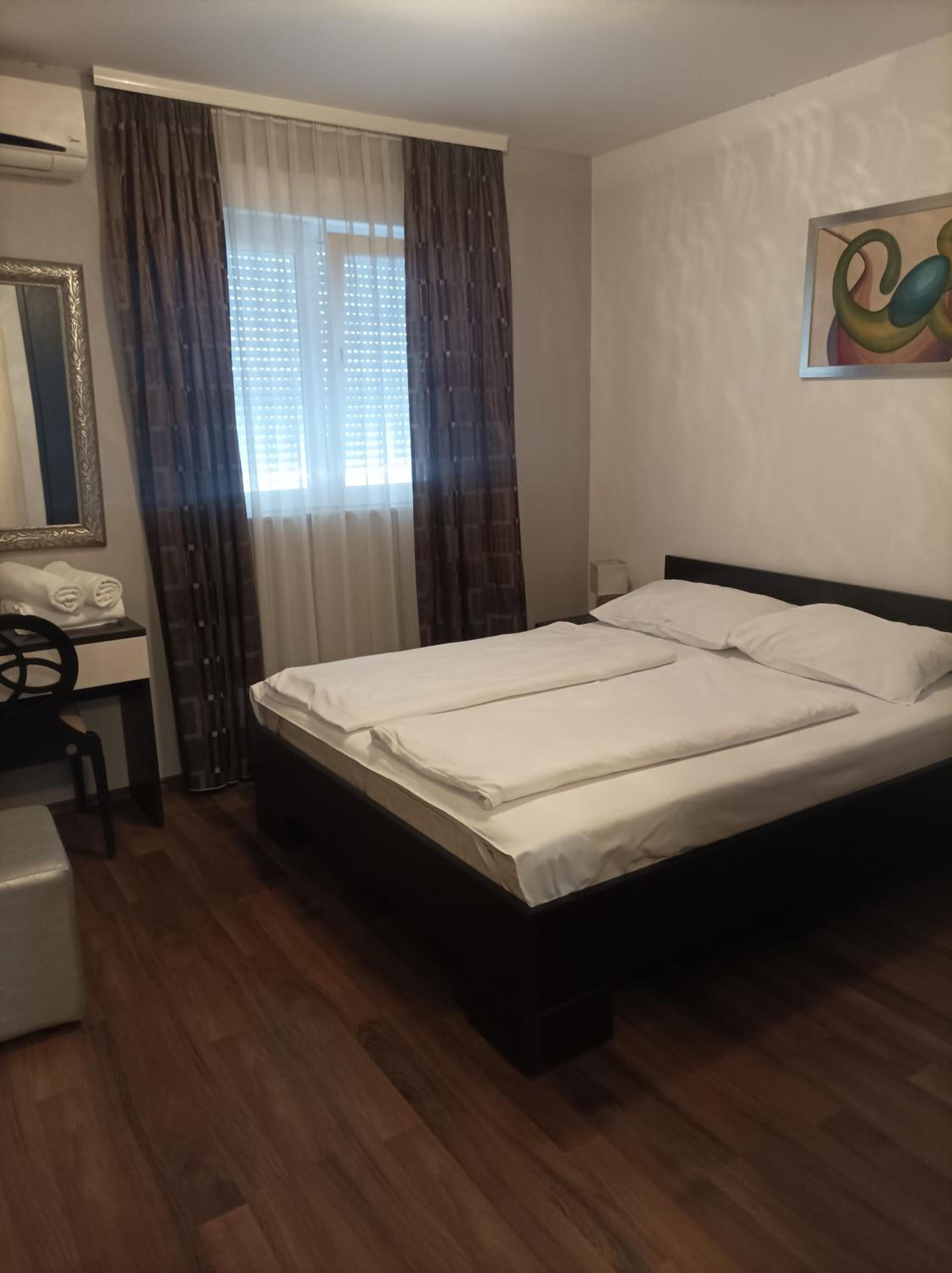 Double Room - Photo 4