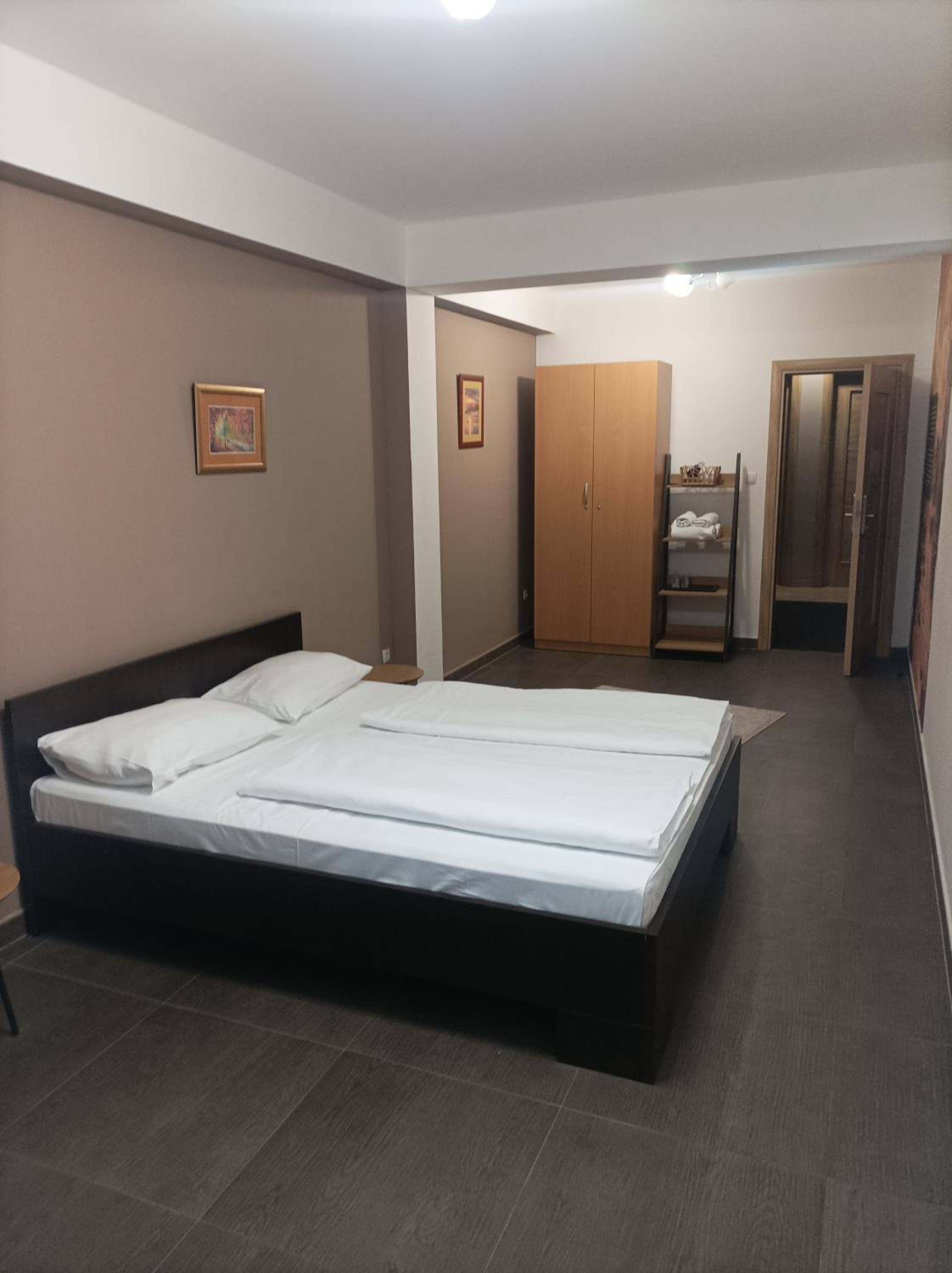 Double Room - Photo 6