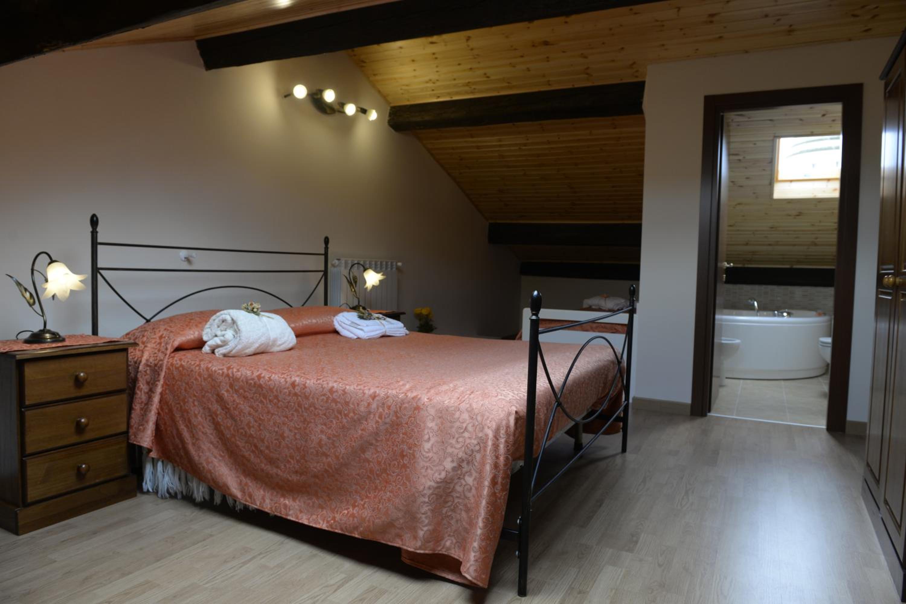 Suite with Spa Bath photo 2