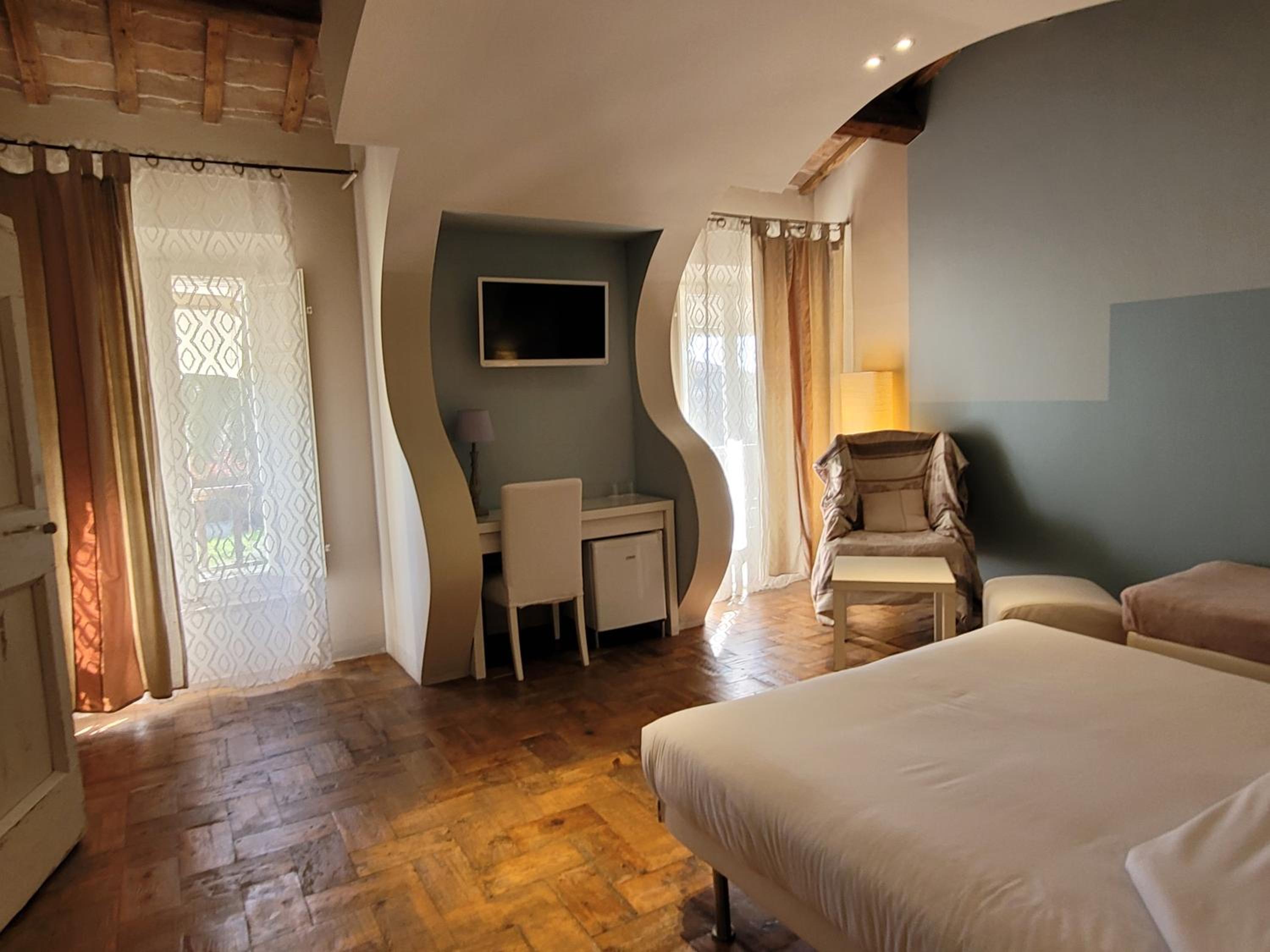 Classic Quadruple Room photo 2