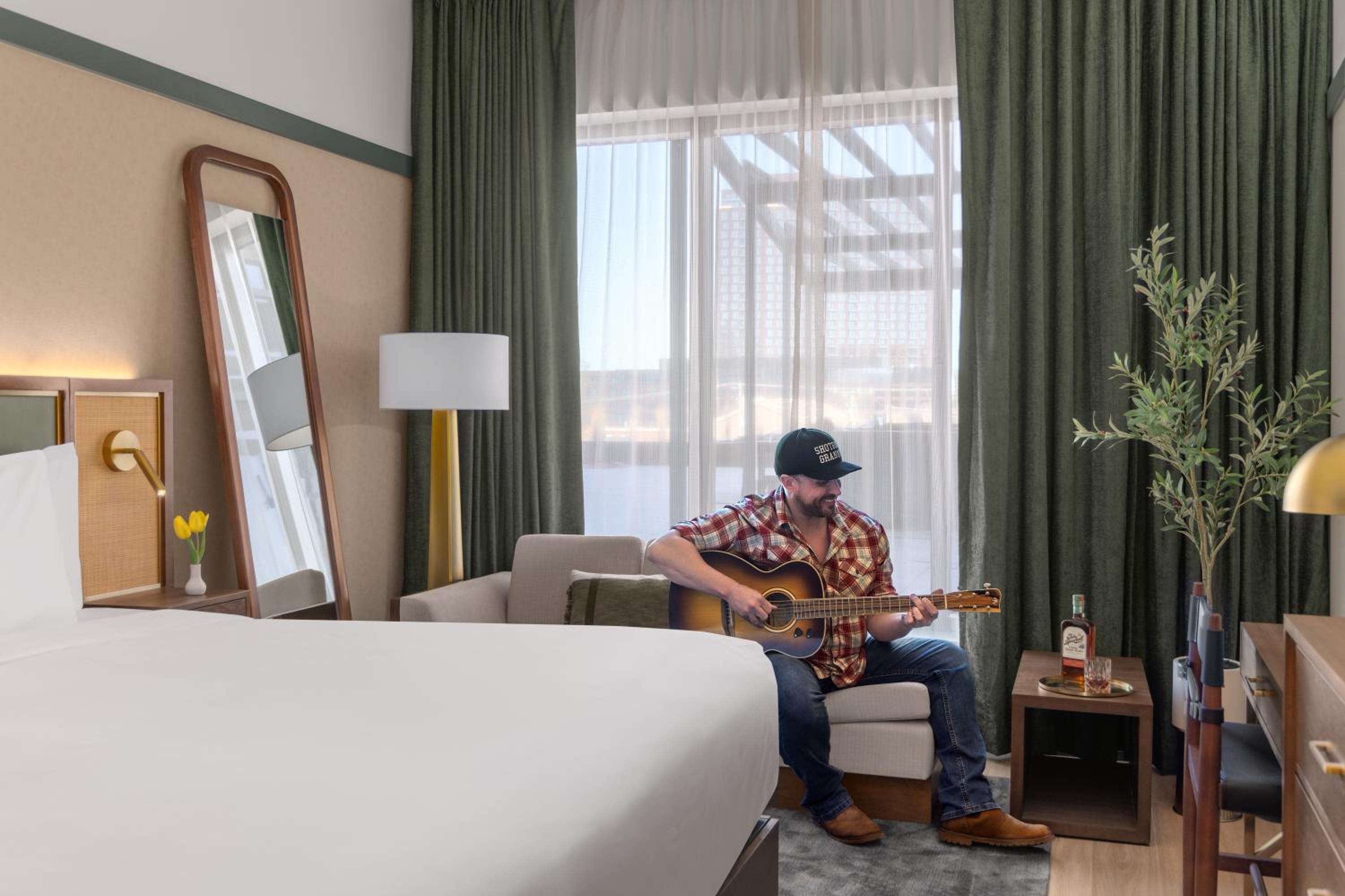 Suite with King Bed, Separate Sitting Area and Sofa  - Photo 6
