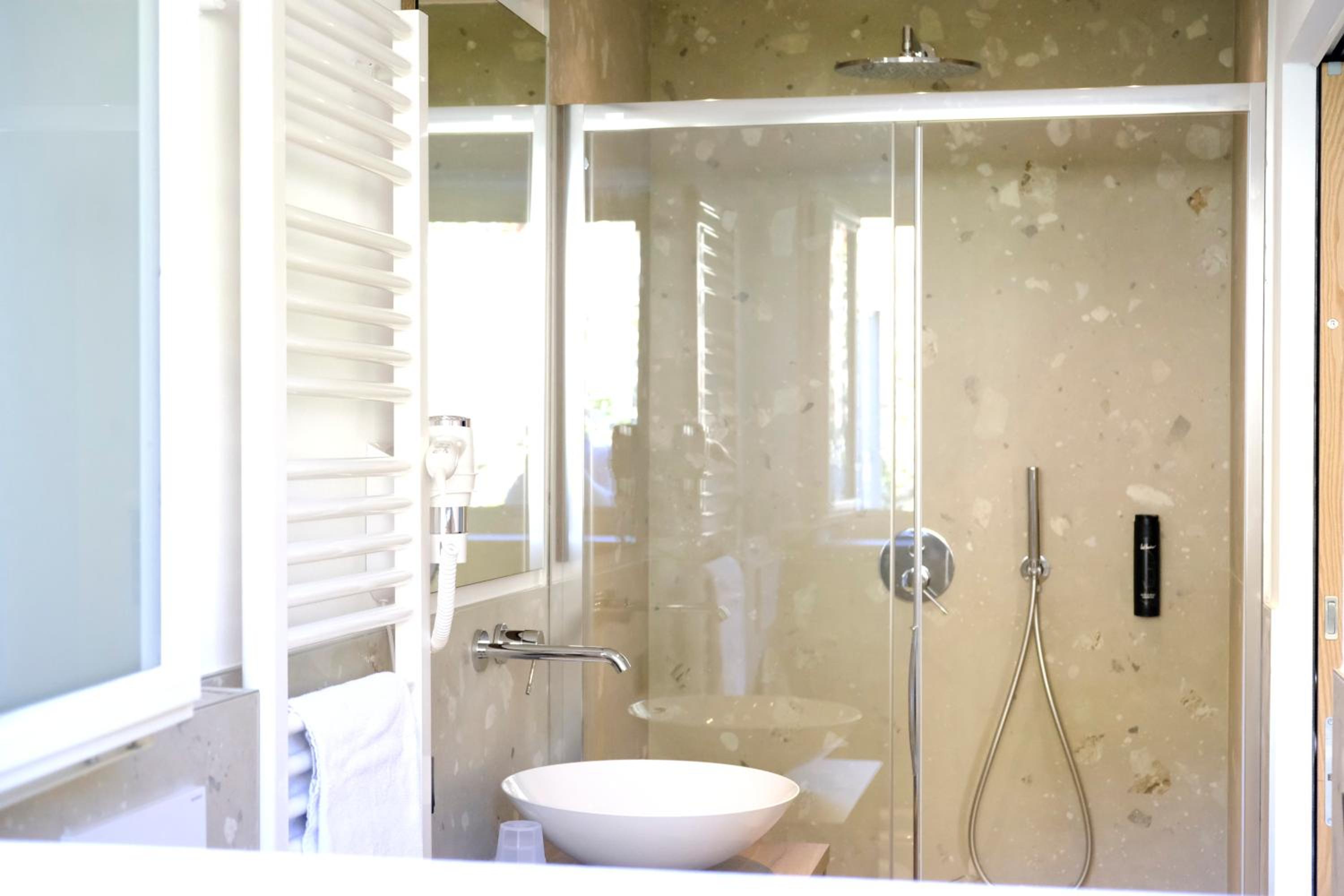 Double or Twin Room with Terrace - Photo 8