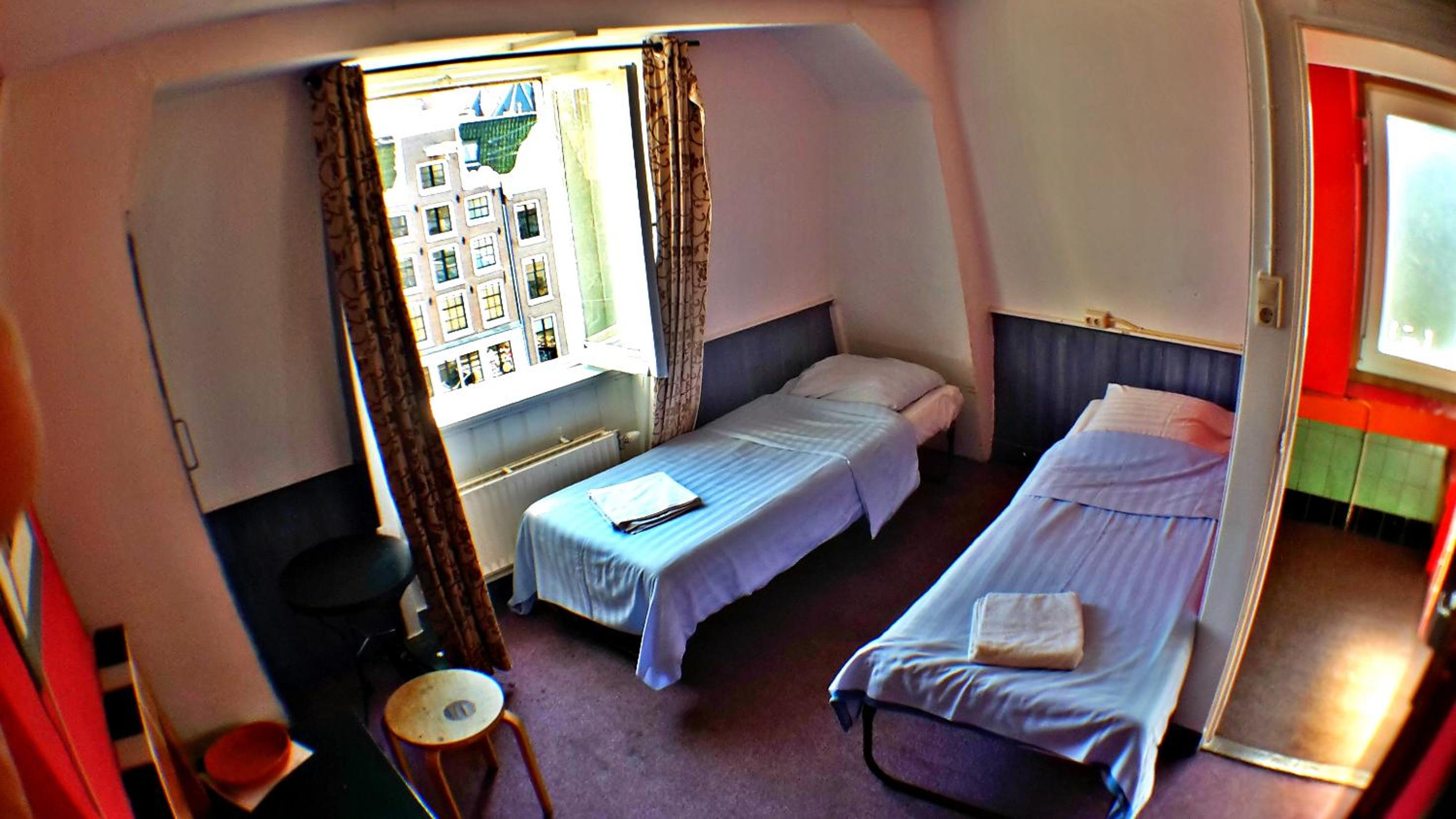 Twin Room with Shared Bathroom photo 1