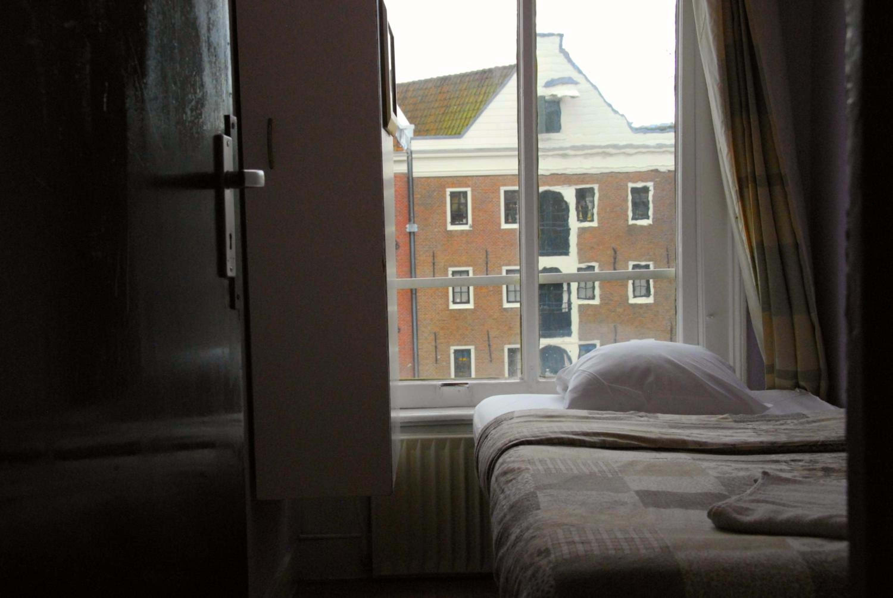 Single Room with Shared Bathroom photo 2