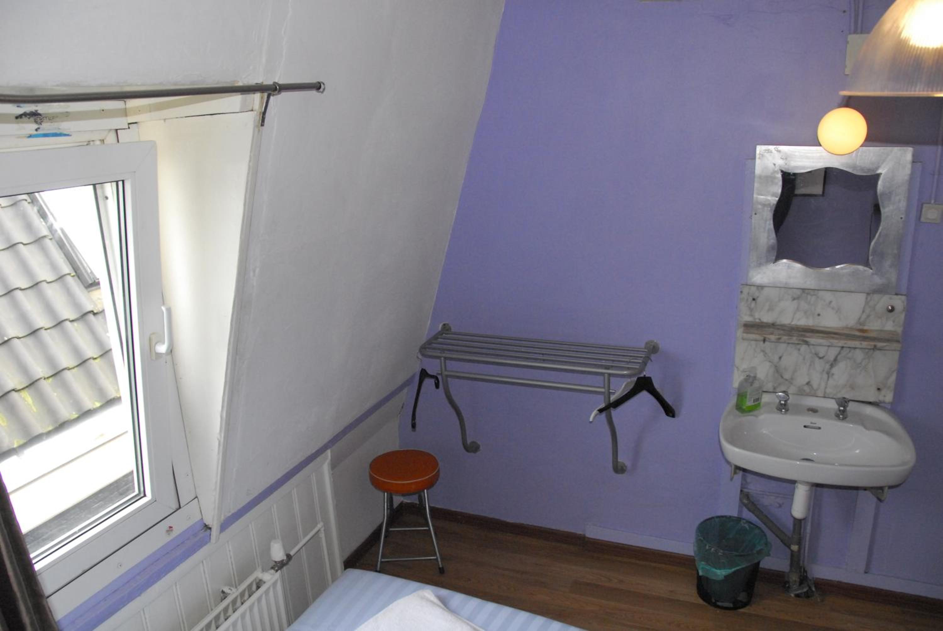 Twin Room with Shared Bathroom photo 2