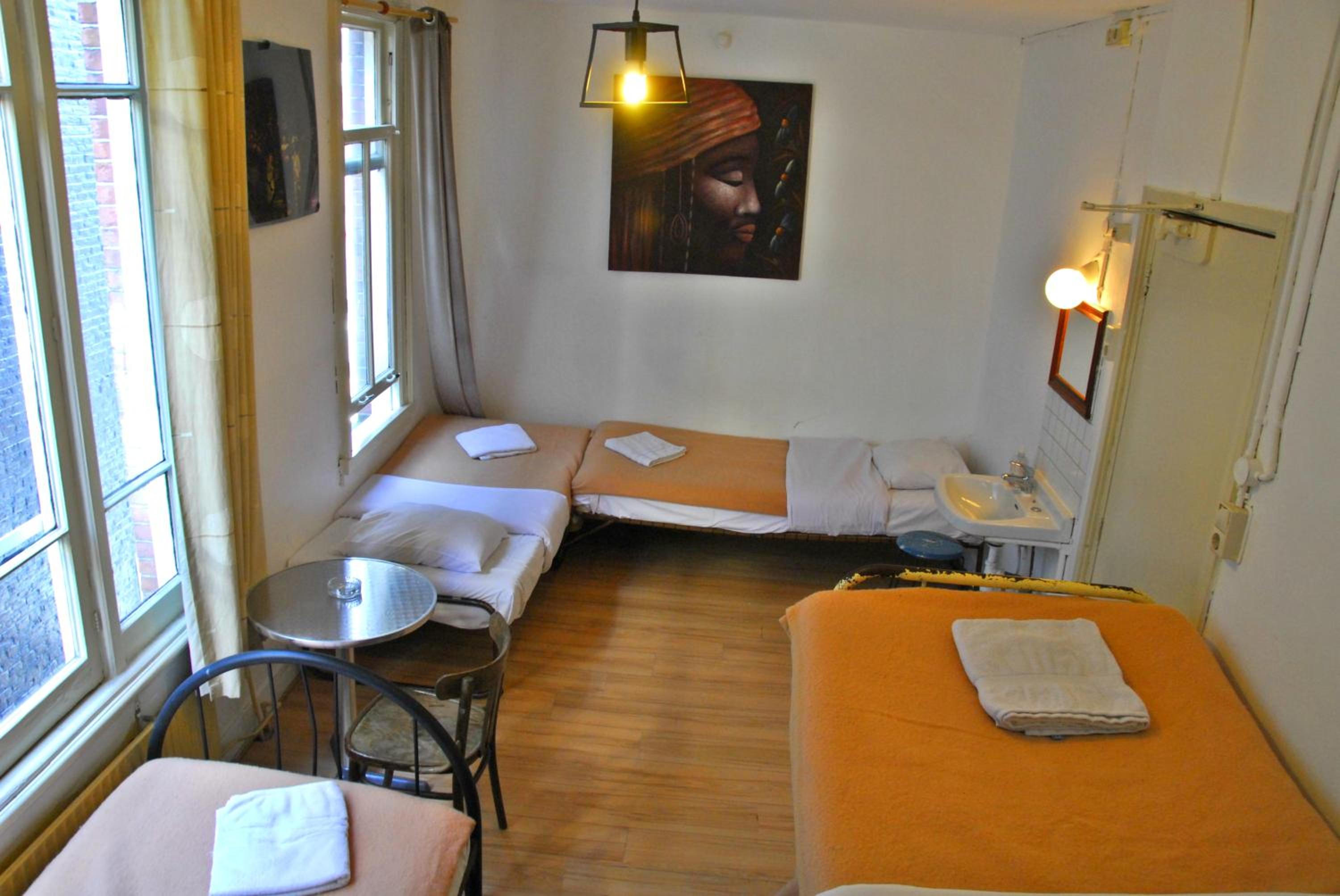 Family Room with Private Shower and Shared Toilet photo 2