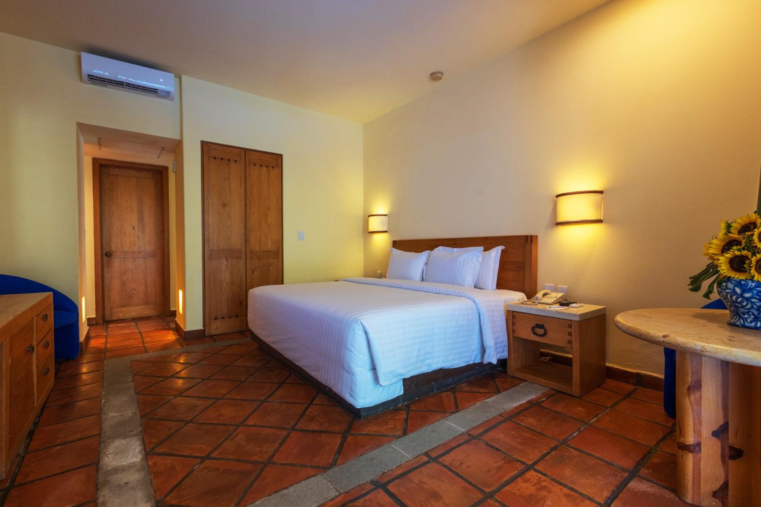 Deluxe Queen Room - Photo 1