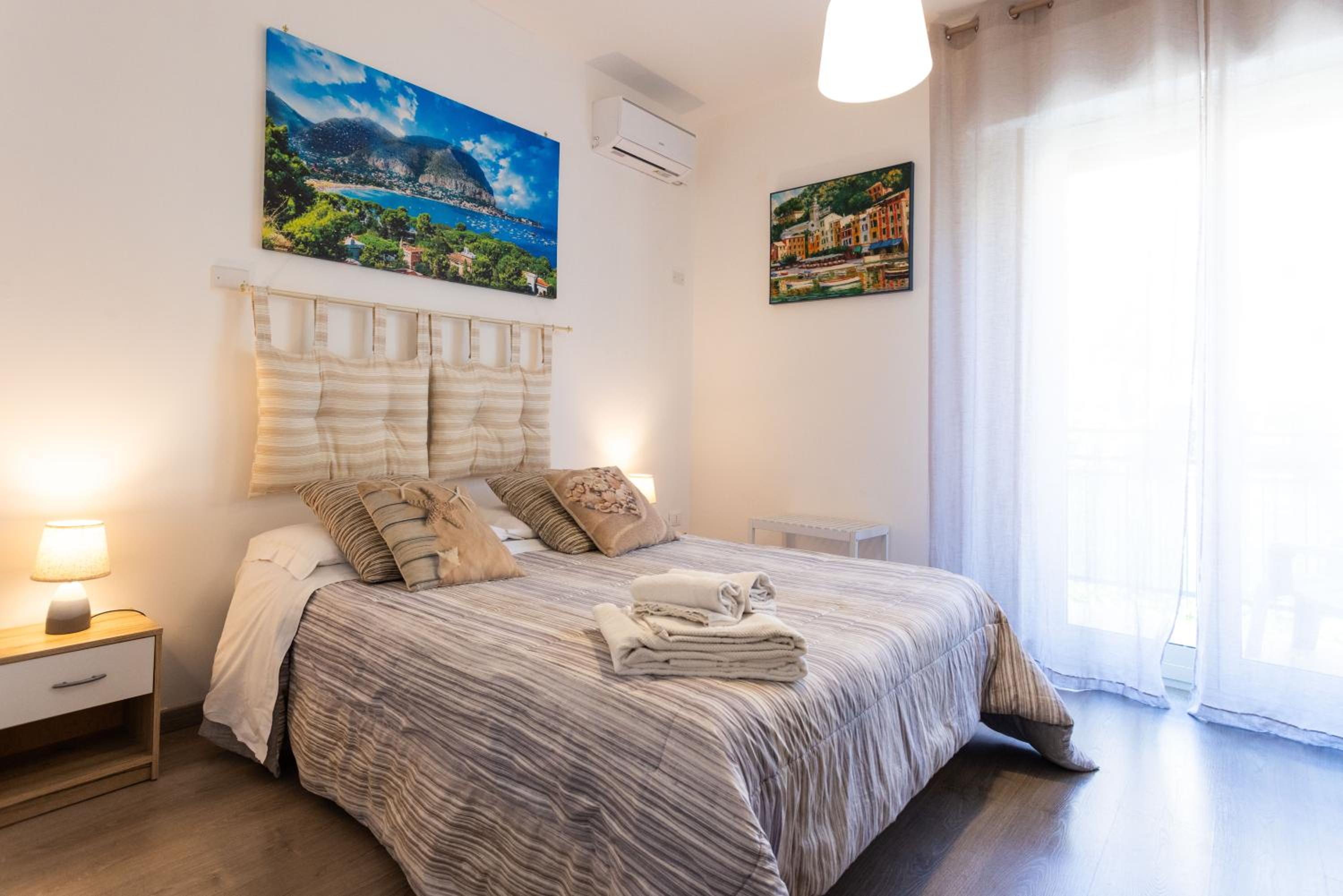 Double Room with Balcony - Photo 12