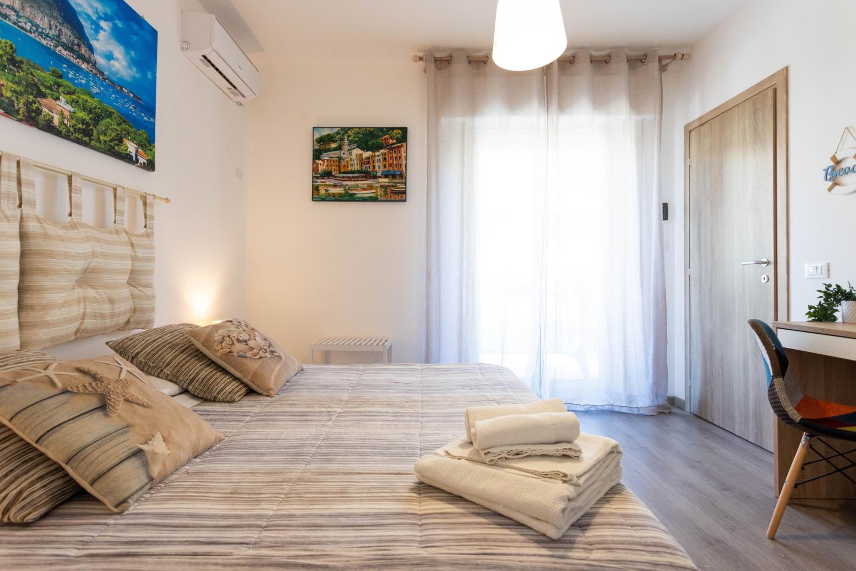 Double Room with Balcony - Photo 15