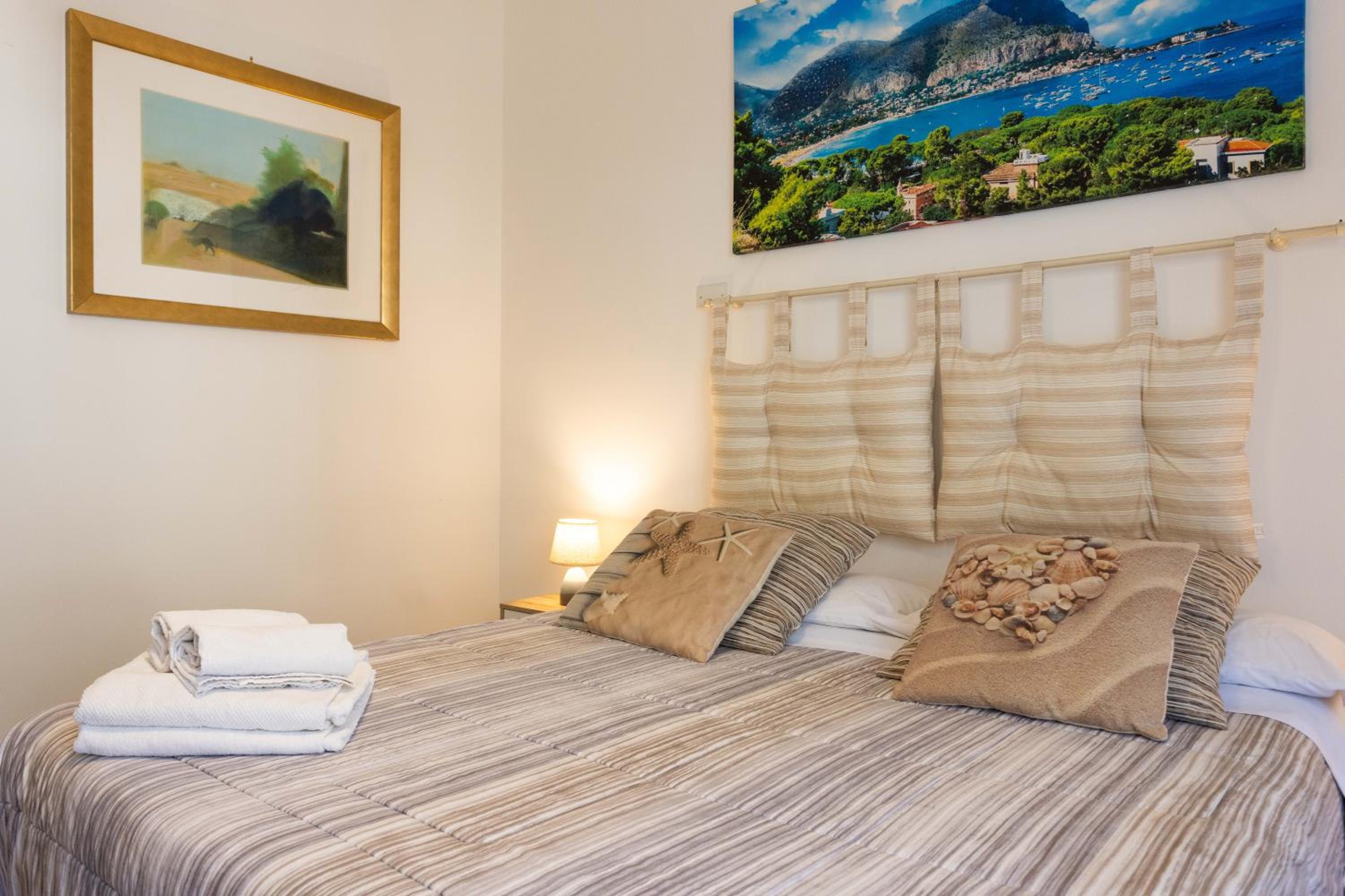 Double Room with Balcony - Photo 17