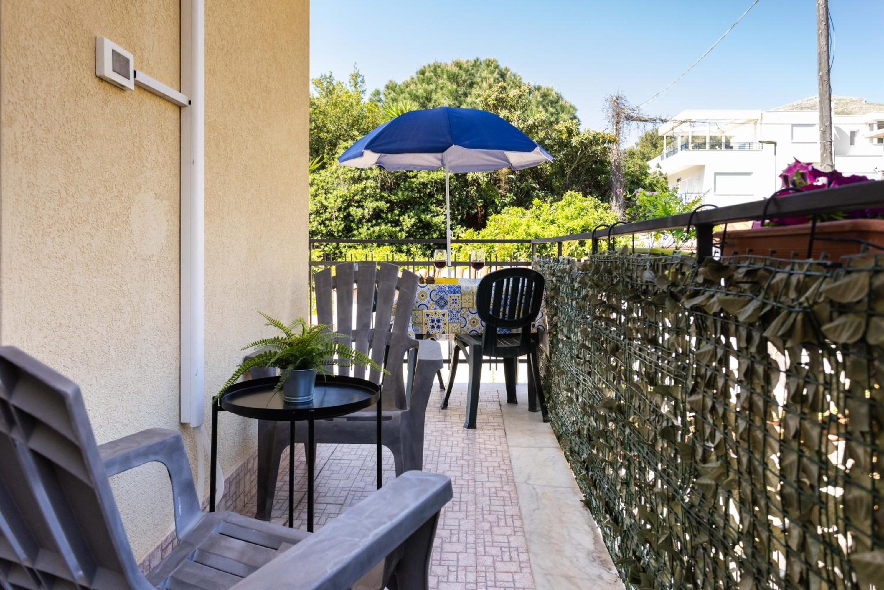 Double Room with Balcony - Photo 5
