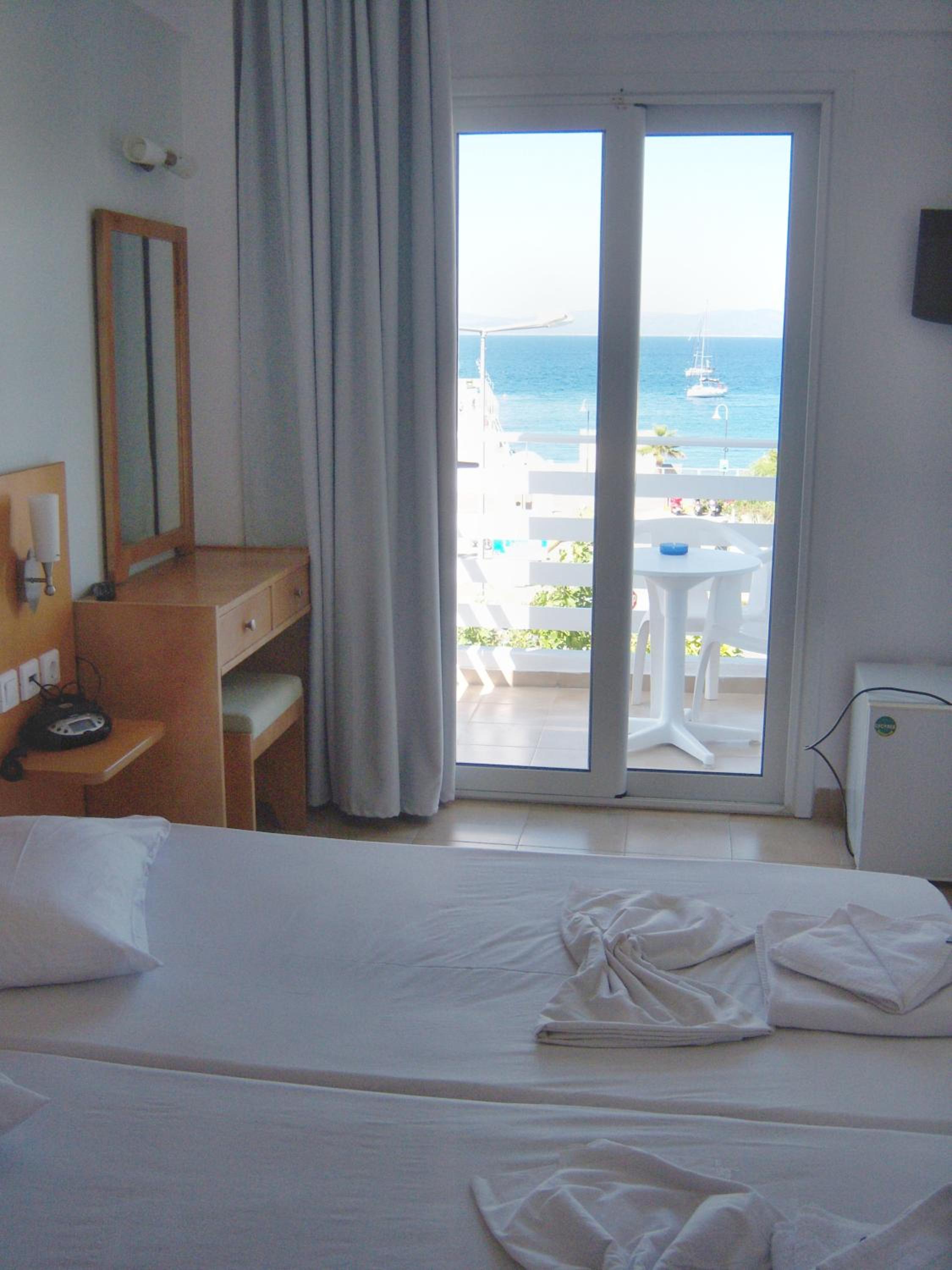 Twin Room with Sea View - Photo 3