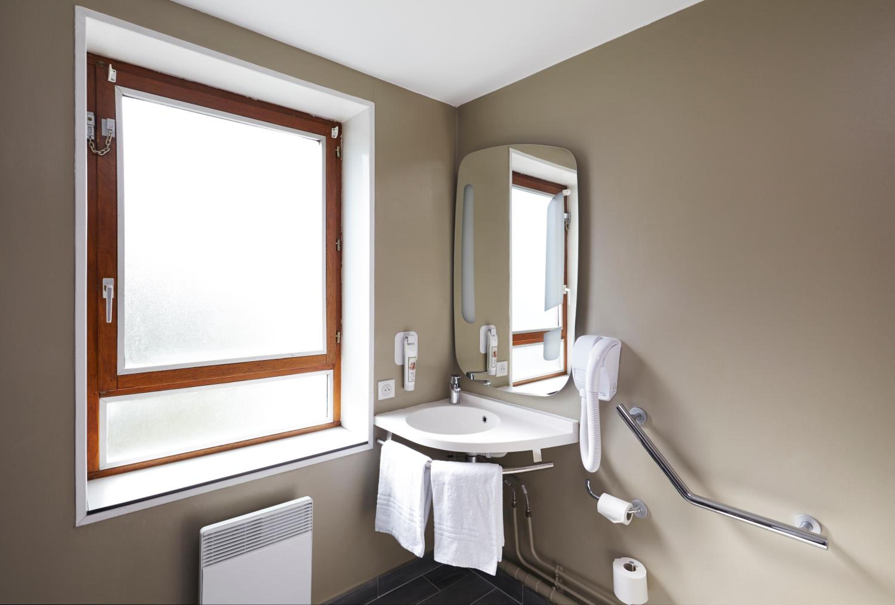 Standard Double Room - Photo 2
