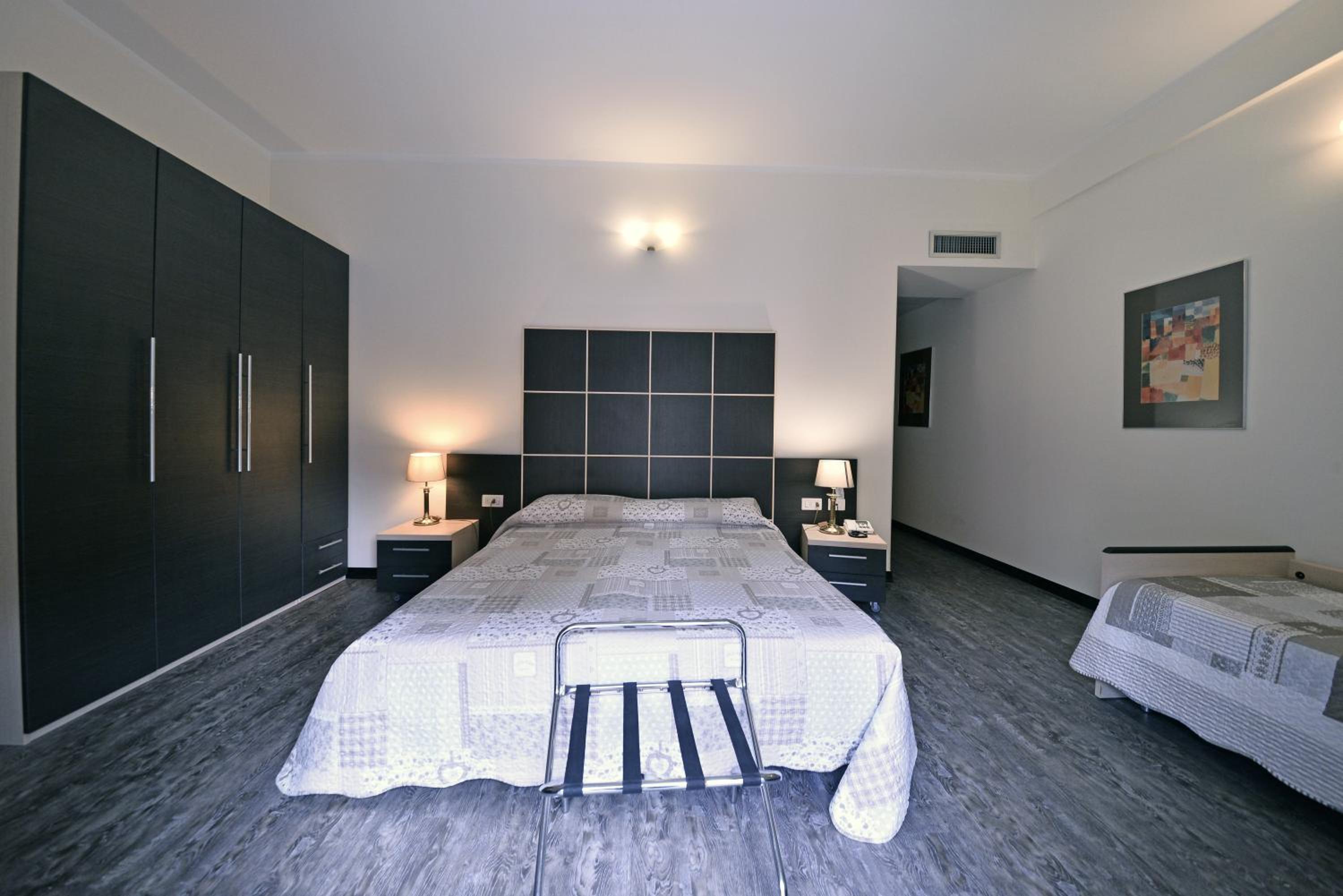 Standard Triple Room - Photo 2
