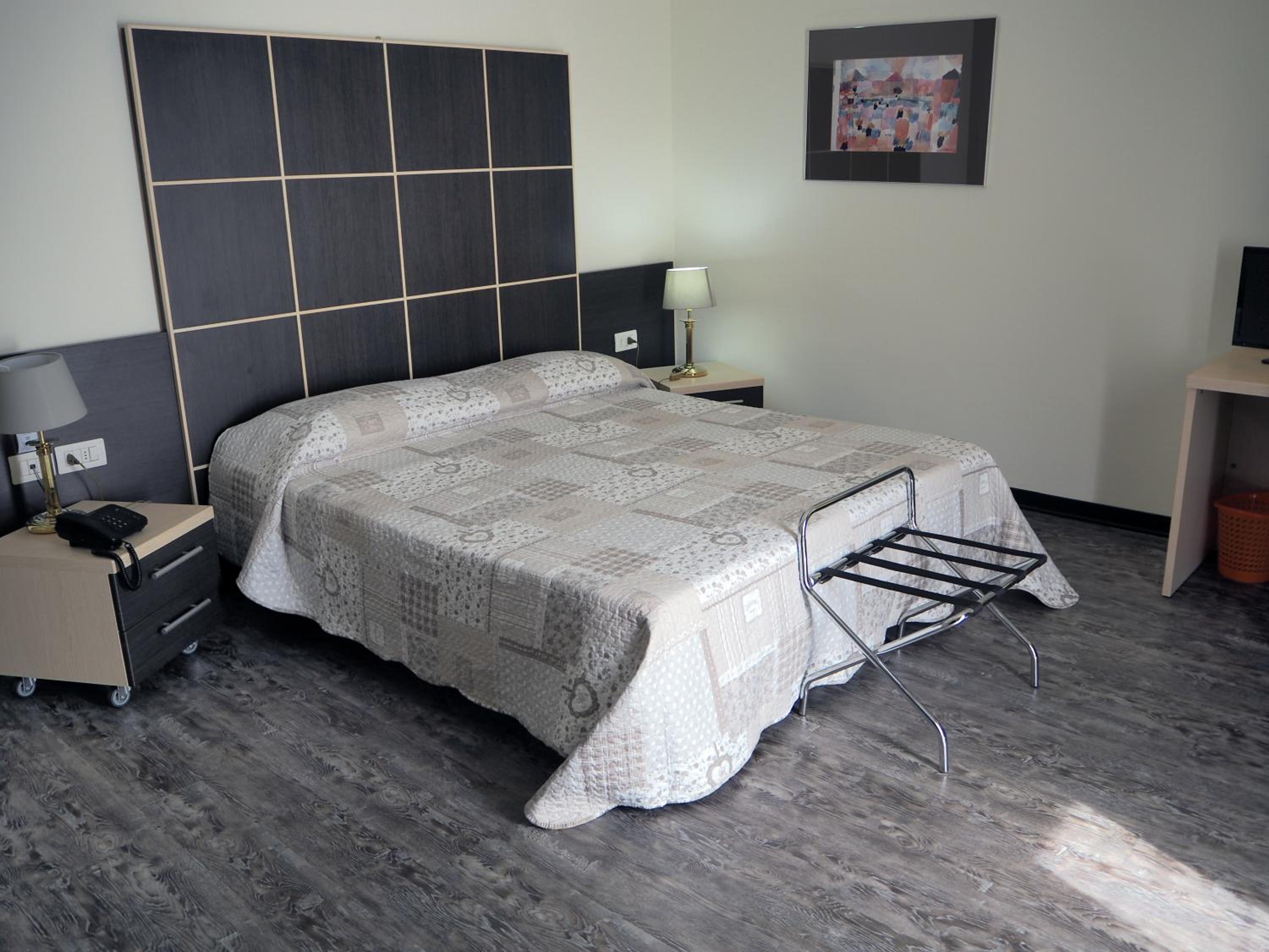 Standard Double or Twin Room - Photo 11