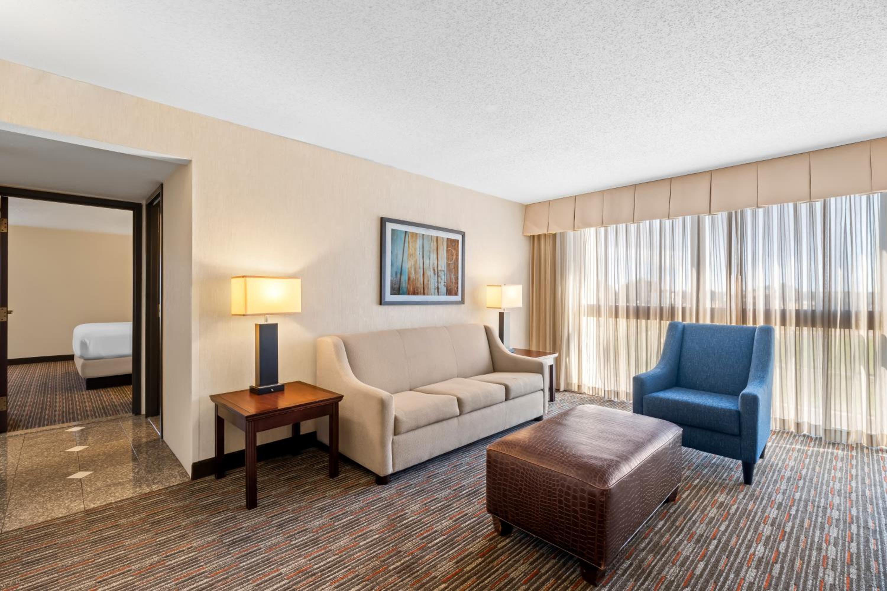 Superior King Suite - Non-Smoking - Photo 3