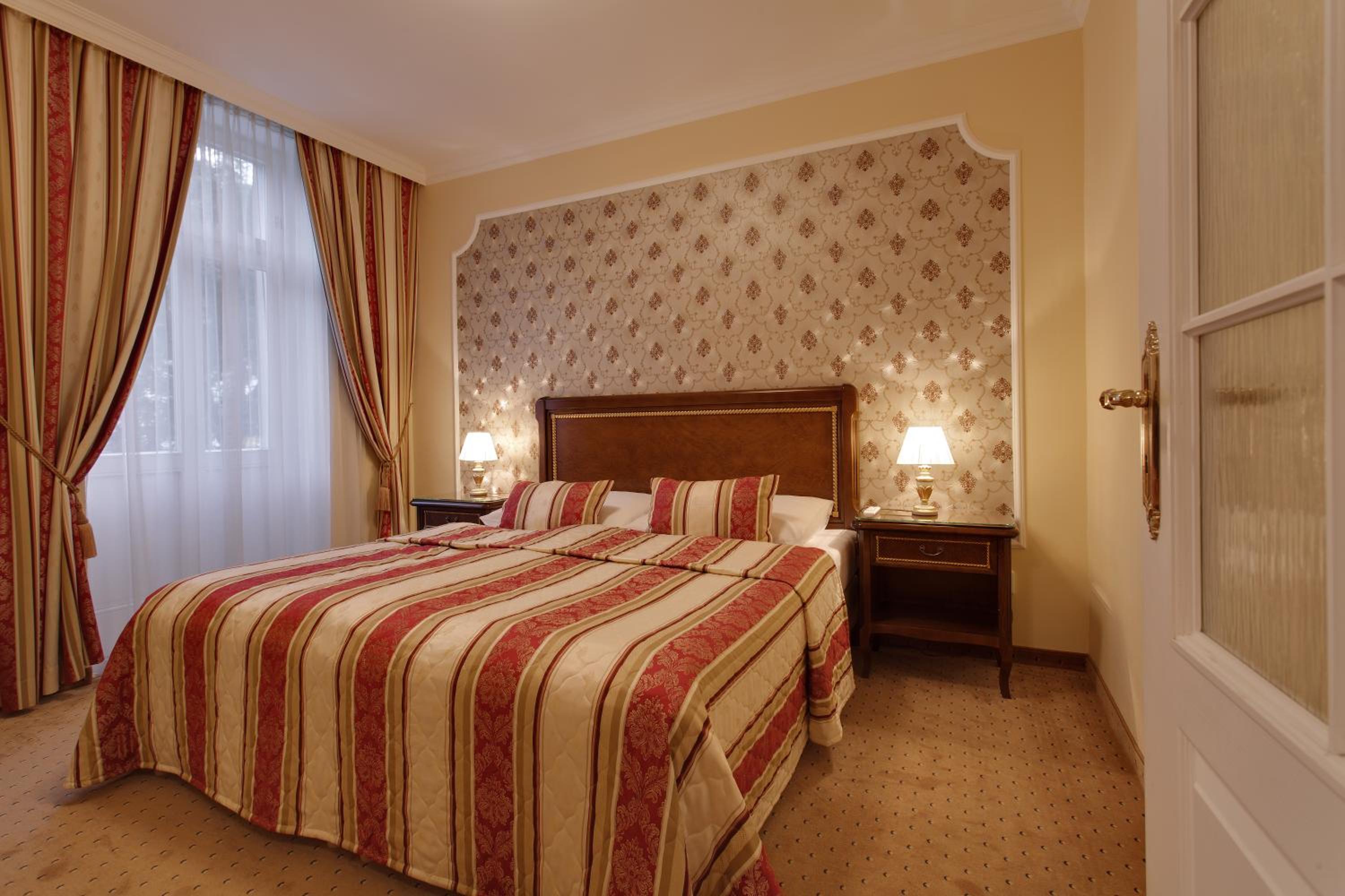 Premium Suite - Photo 9