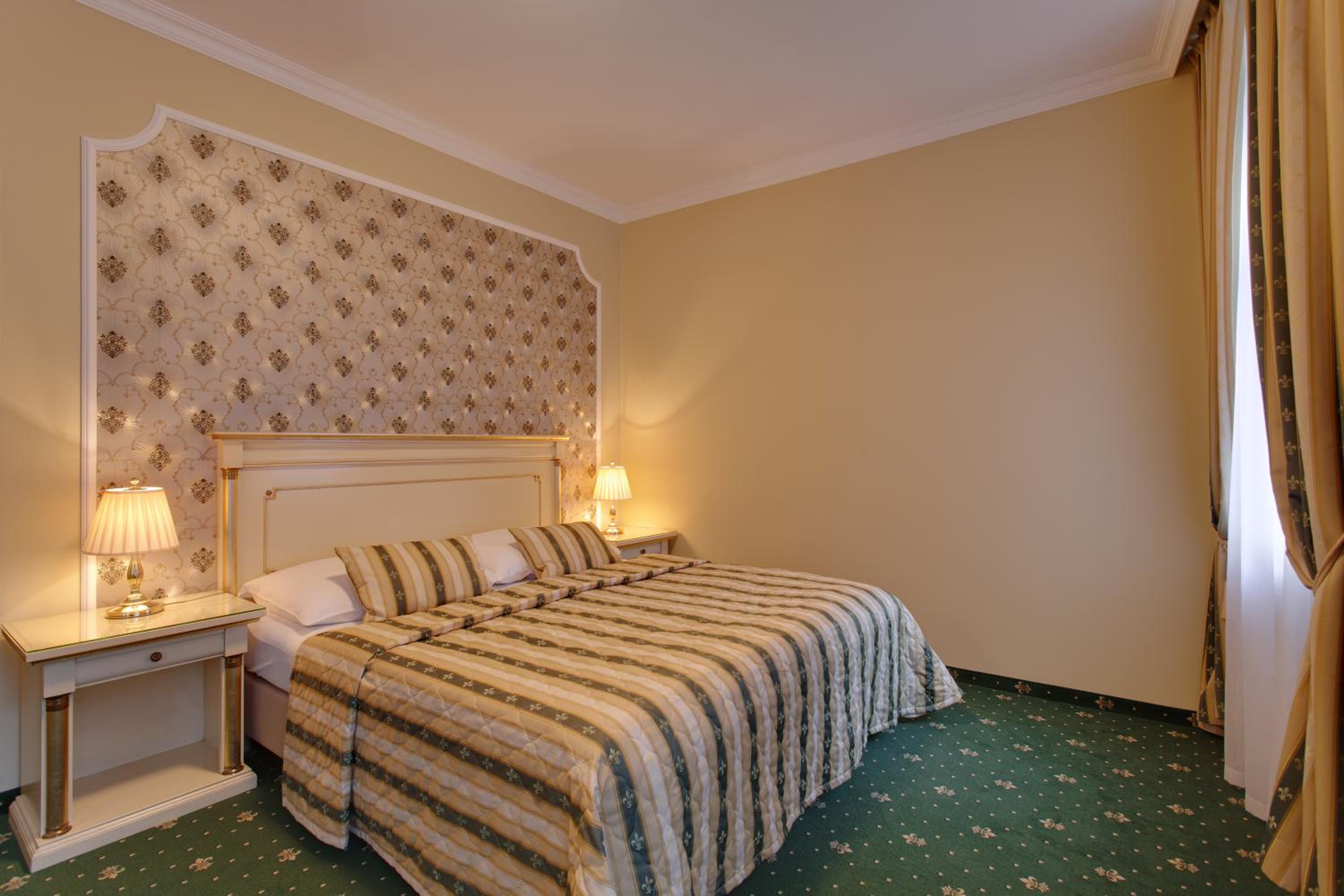 Premium Suite - Photo 15