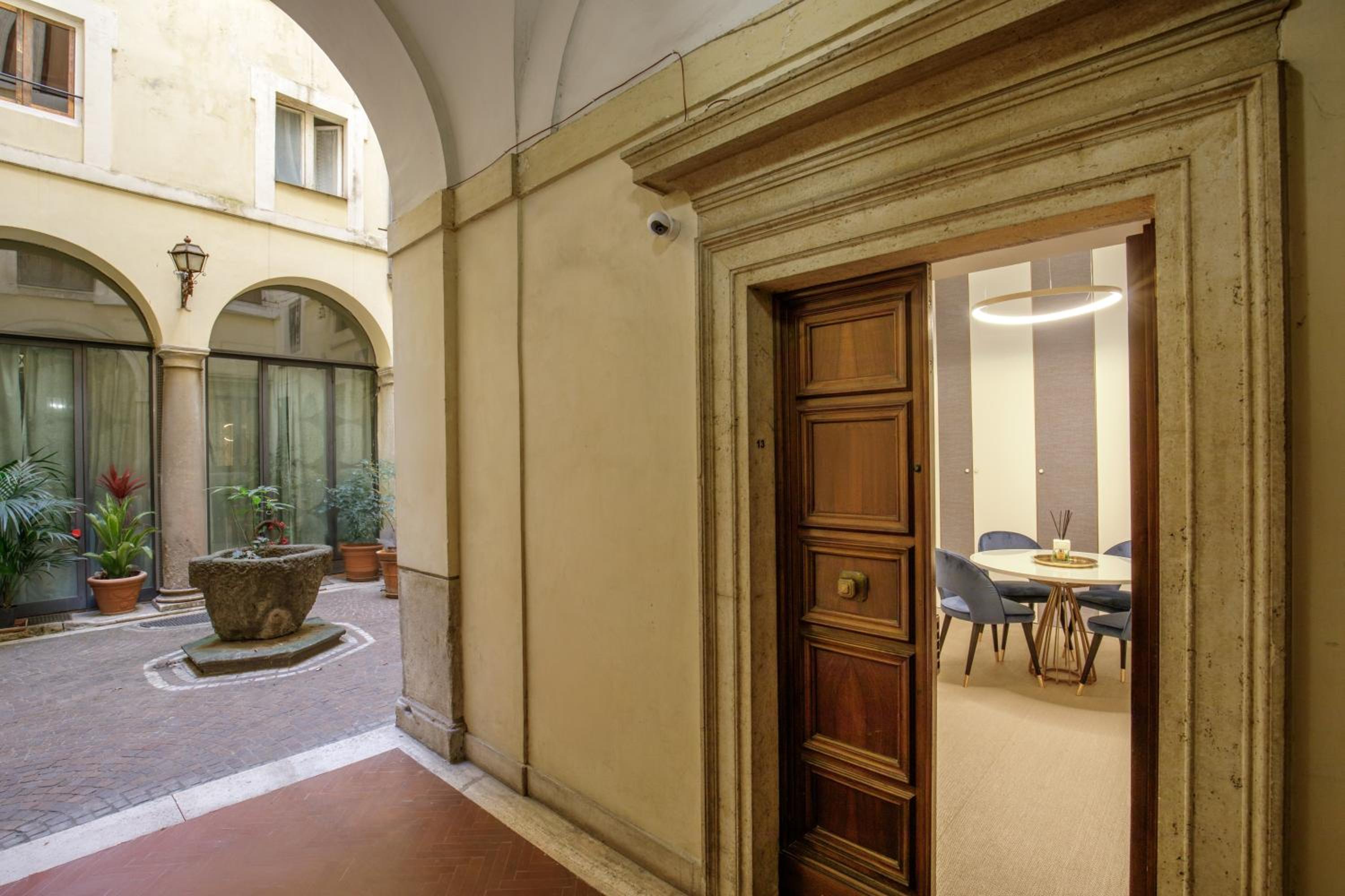 Two-Bedroom Deluxe Apartment photo 2