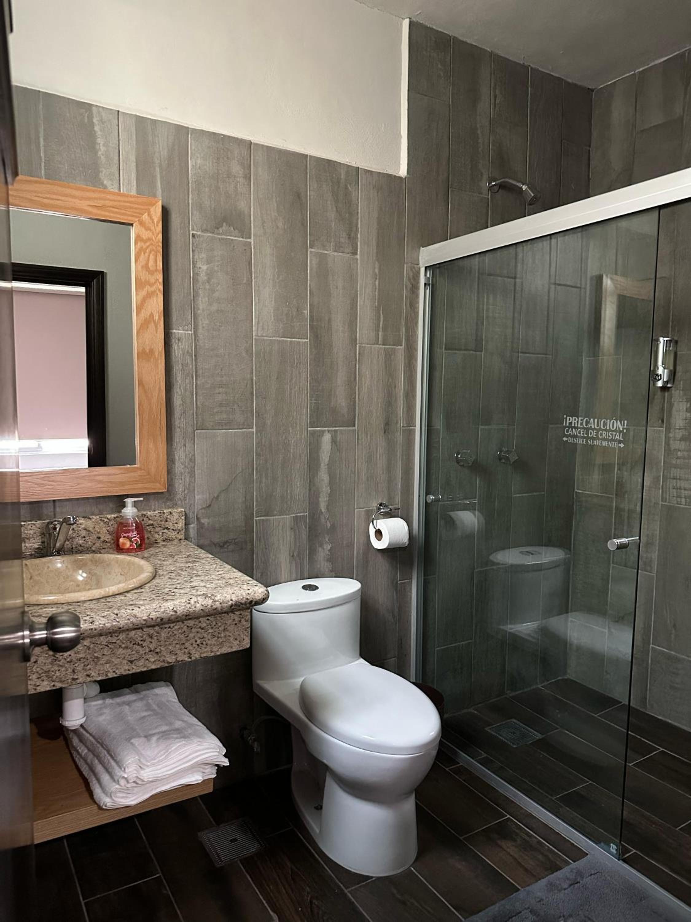 Standard Twin Room - Photo 1