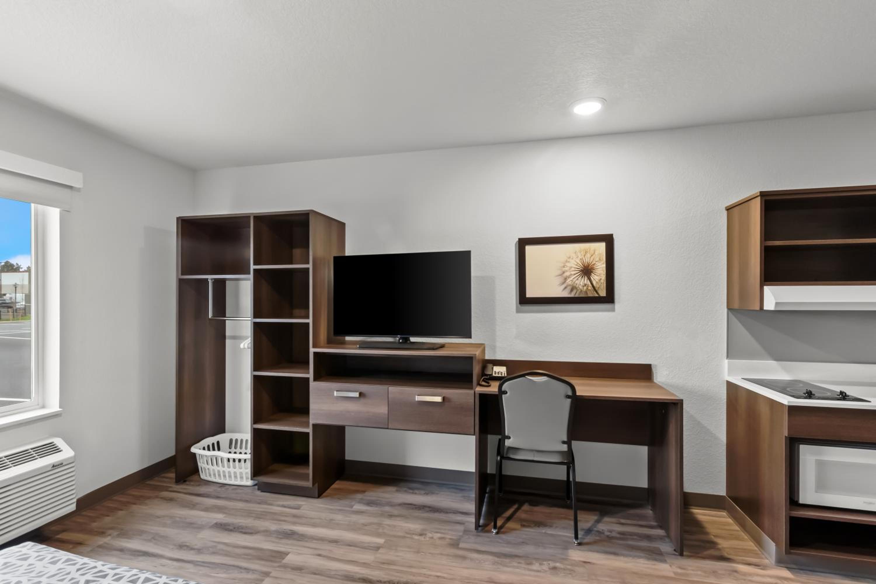King Suite With Sofa Bed - Disability Access/Non Smoking photo 2