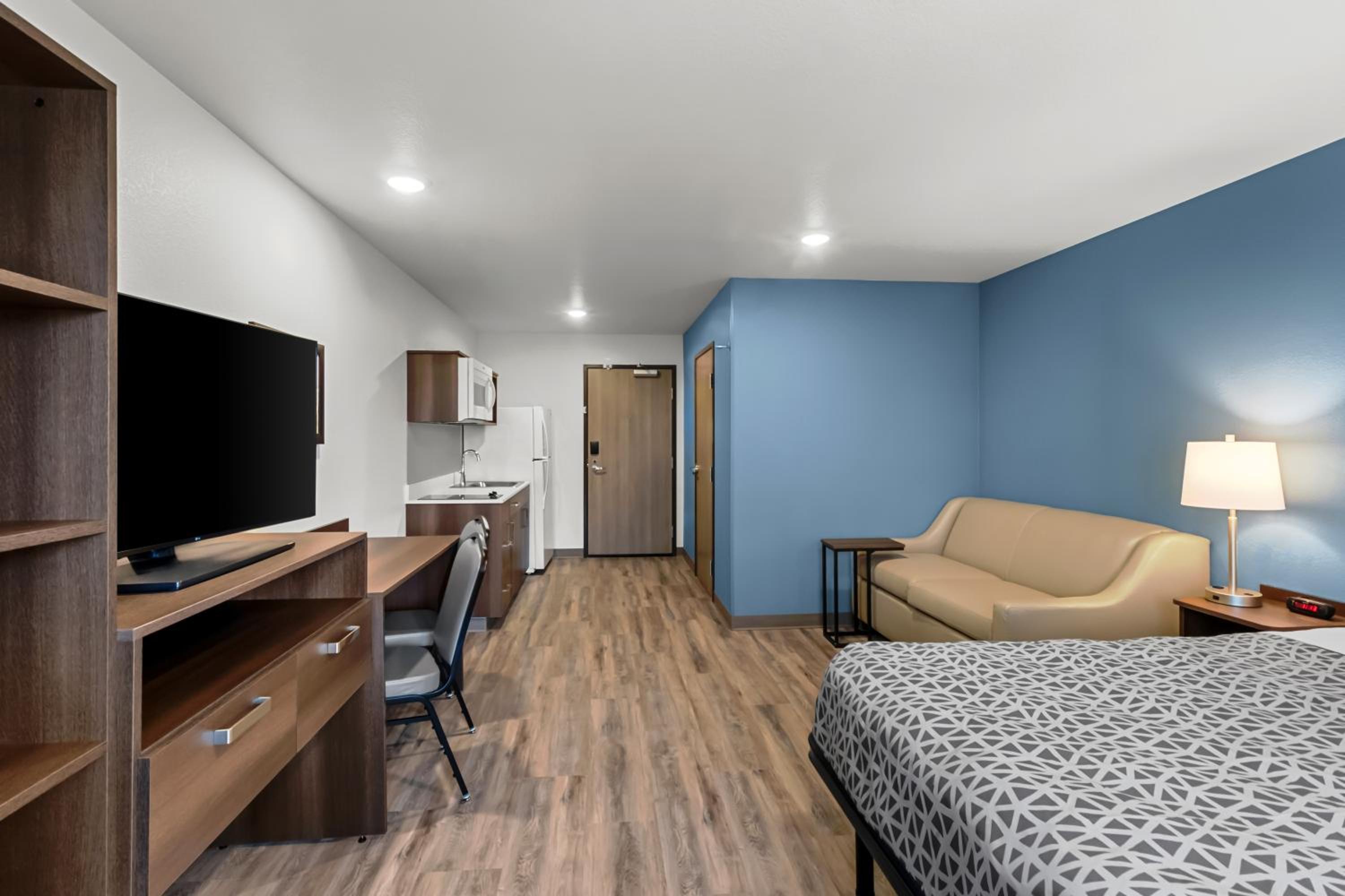 King Suite With Sofa Bed - Non Smoking photo 2