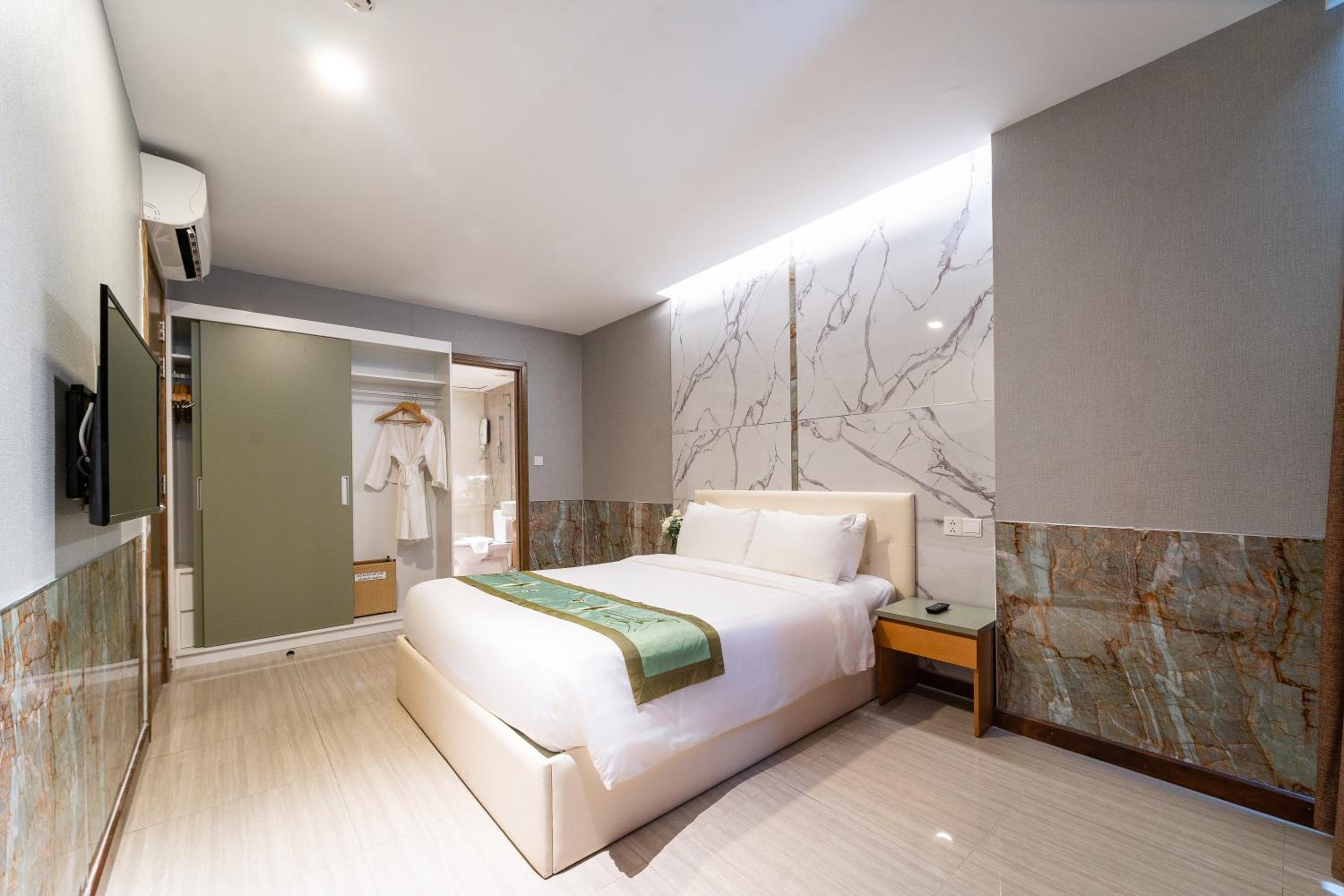 Four-Bedroom Deluxe Apartment
