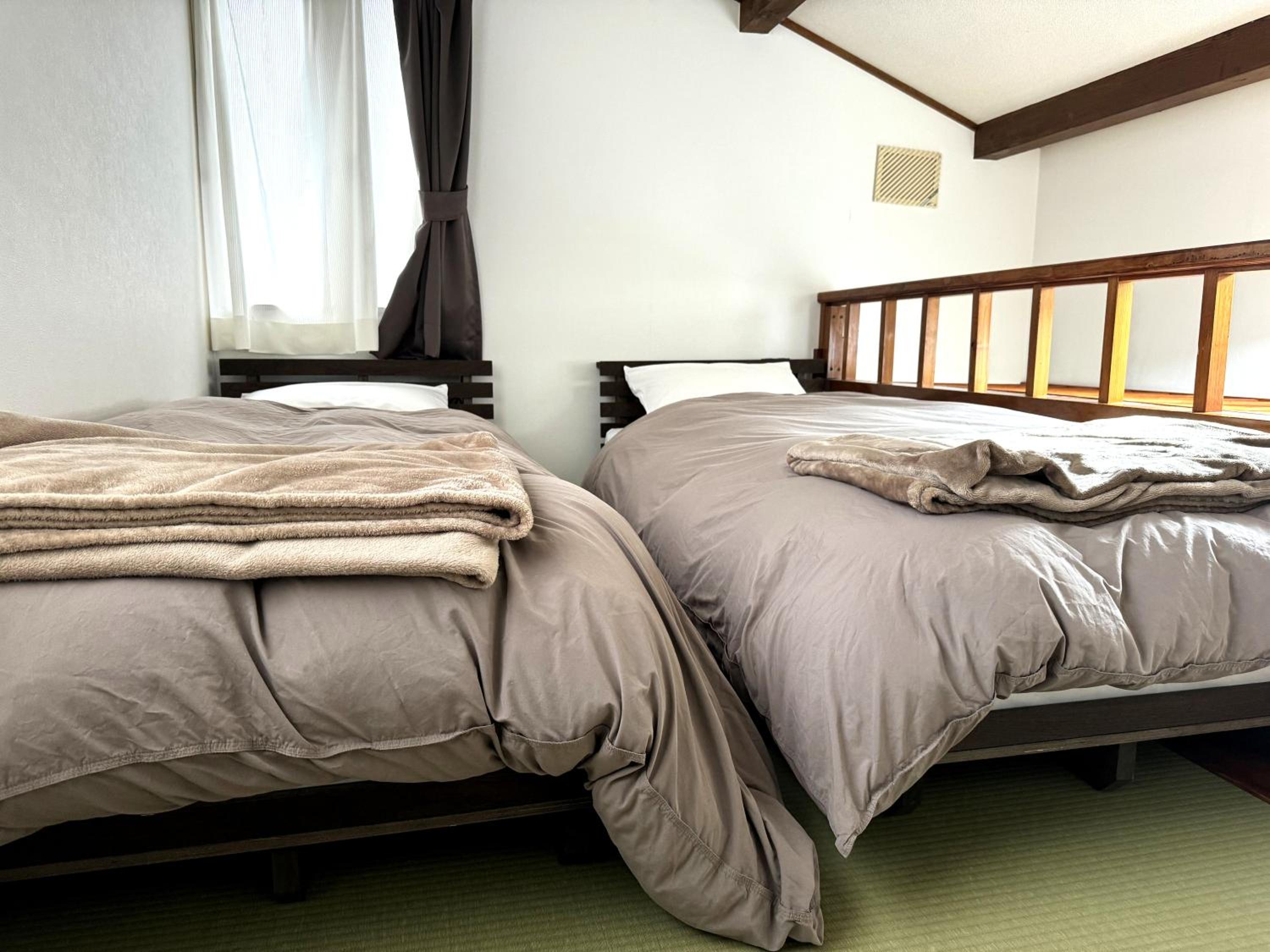 Economy Quadruple Room with Shared Bathroom photo 3
