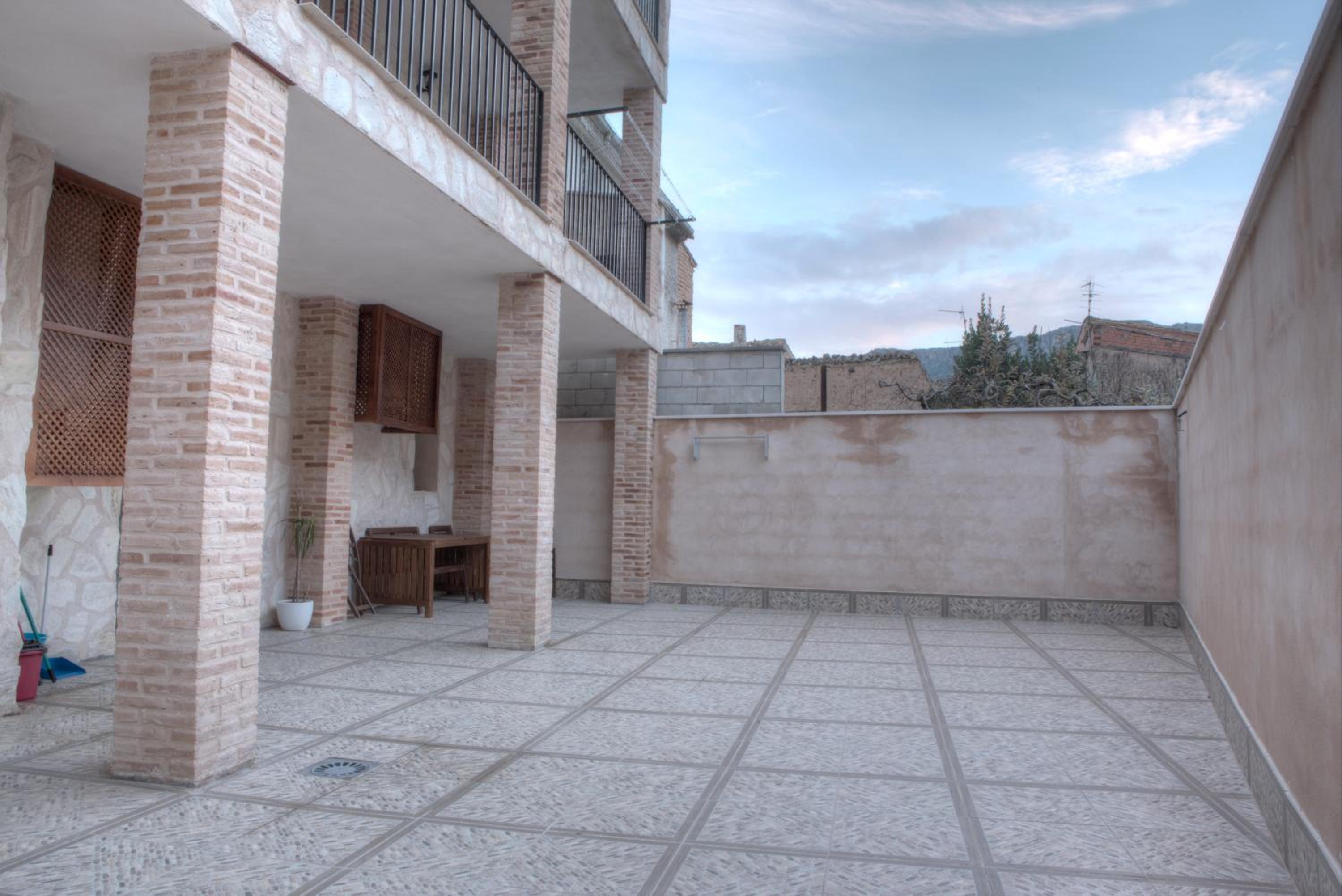 One-Bedroom Apartment (3 Adults) - Photo 4