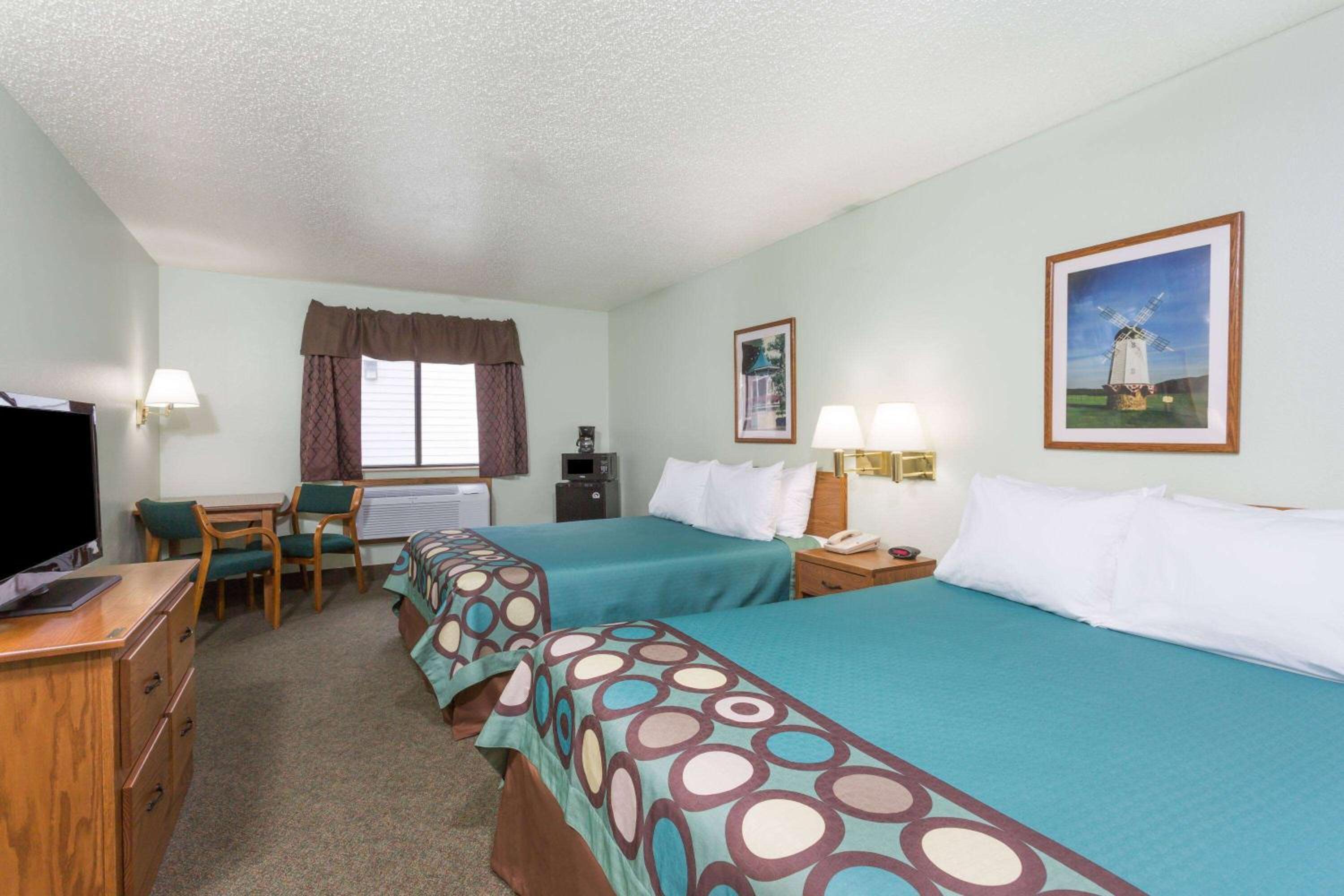 Queen Room with Two Queen Beds - Pet Friendly/Non-Smoking - Photo 1