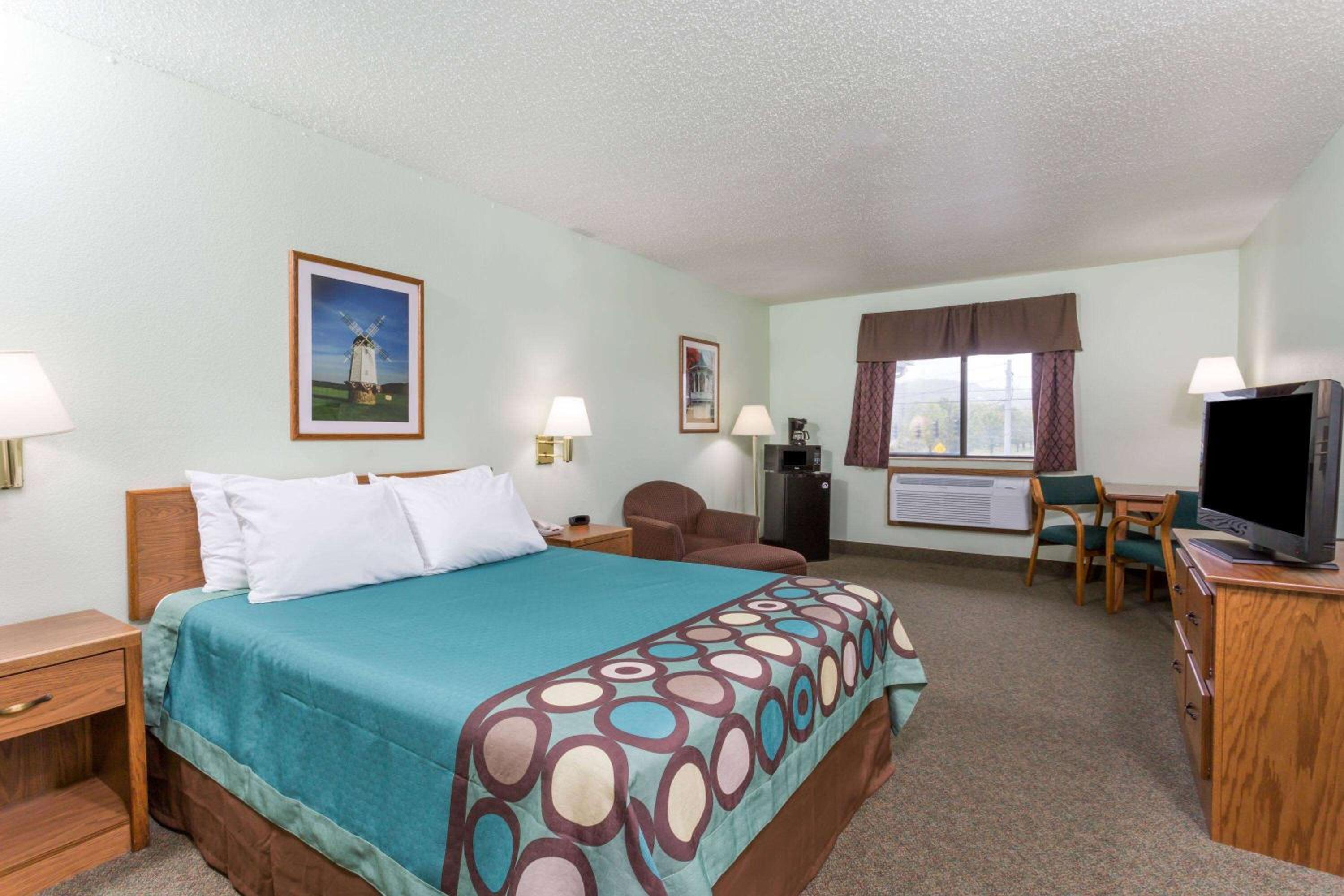 Queen Room - Pet Friendly/Non-Smoking - Photo 2