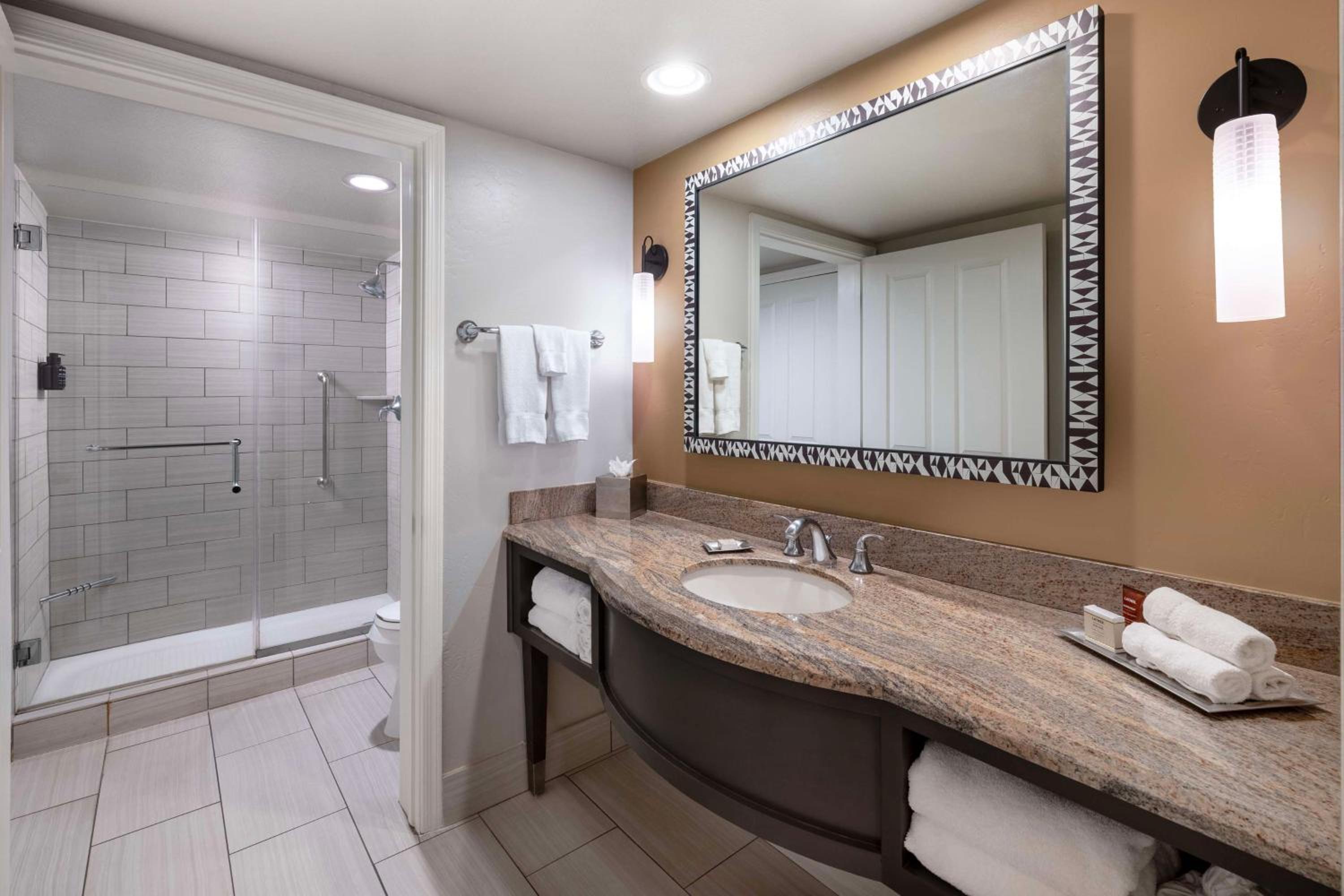 Double Queen Suite With Balcony - Red Rock View - Photo 3