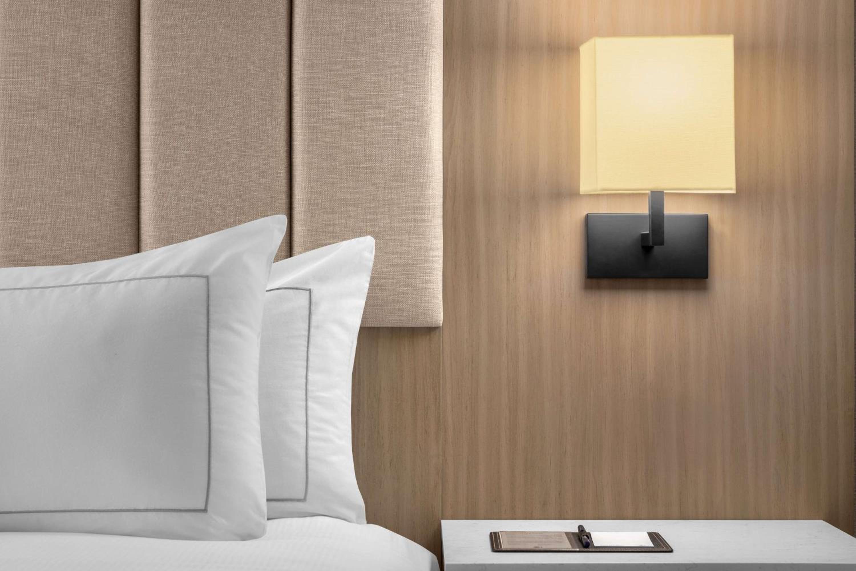 Deluxe Queen Room with Two Queen Beds - Photo 10