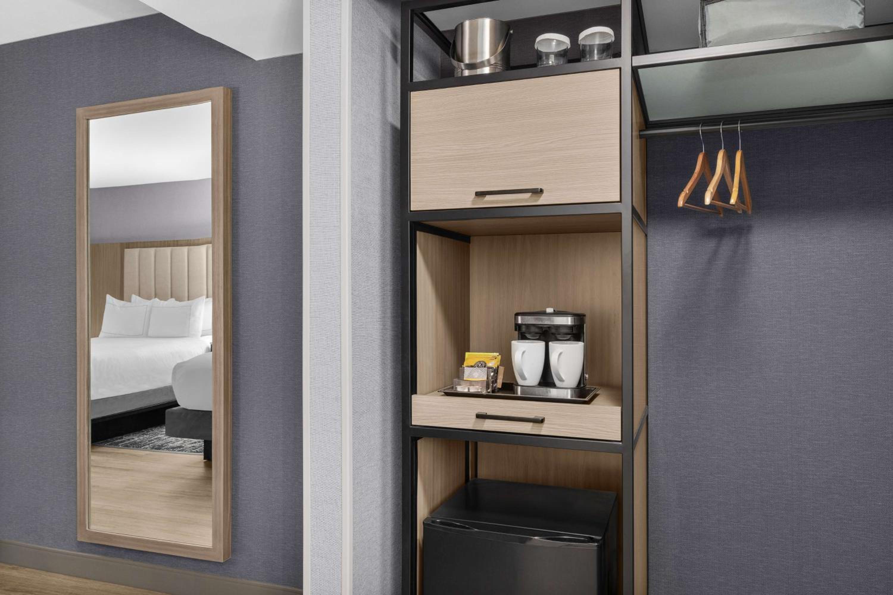 Deluxe Queen Room with Two Queen Beds - Photo 2