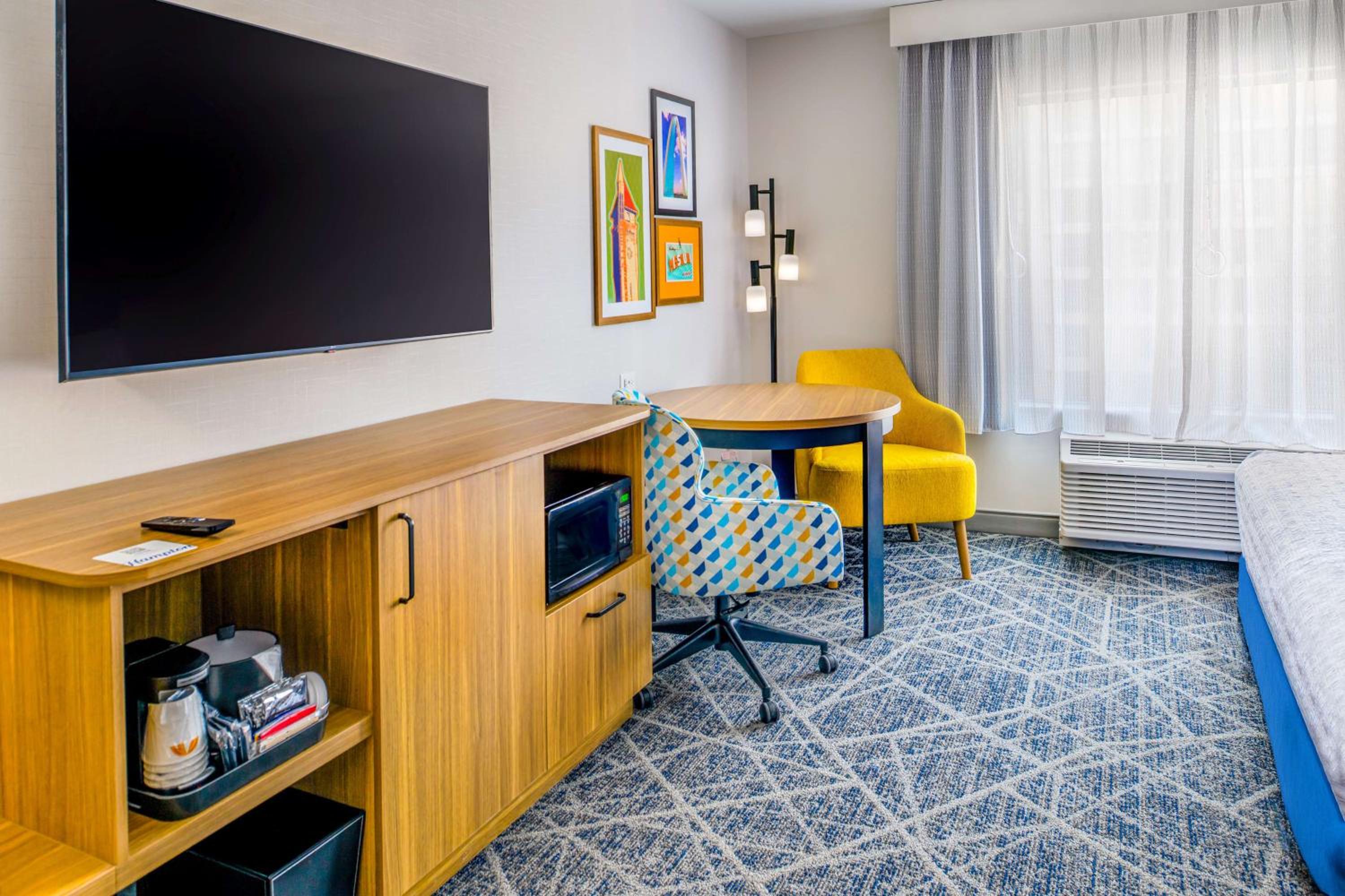 Queen Room with Two Queen Beds and Transfer Shower - Mobility/Hearing Accessible - Photo 2