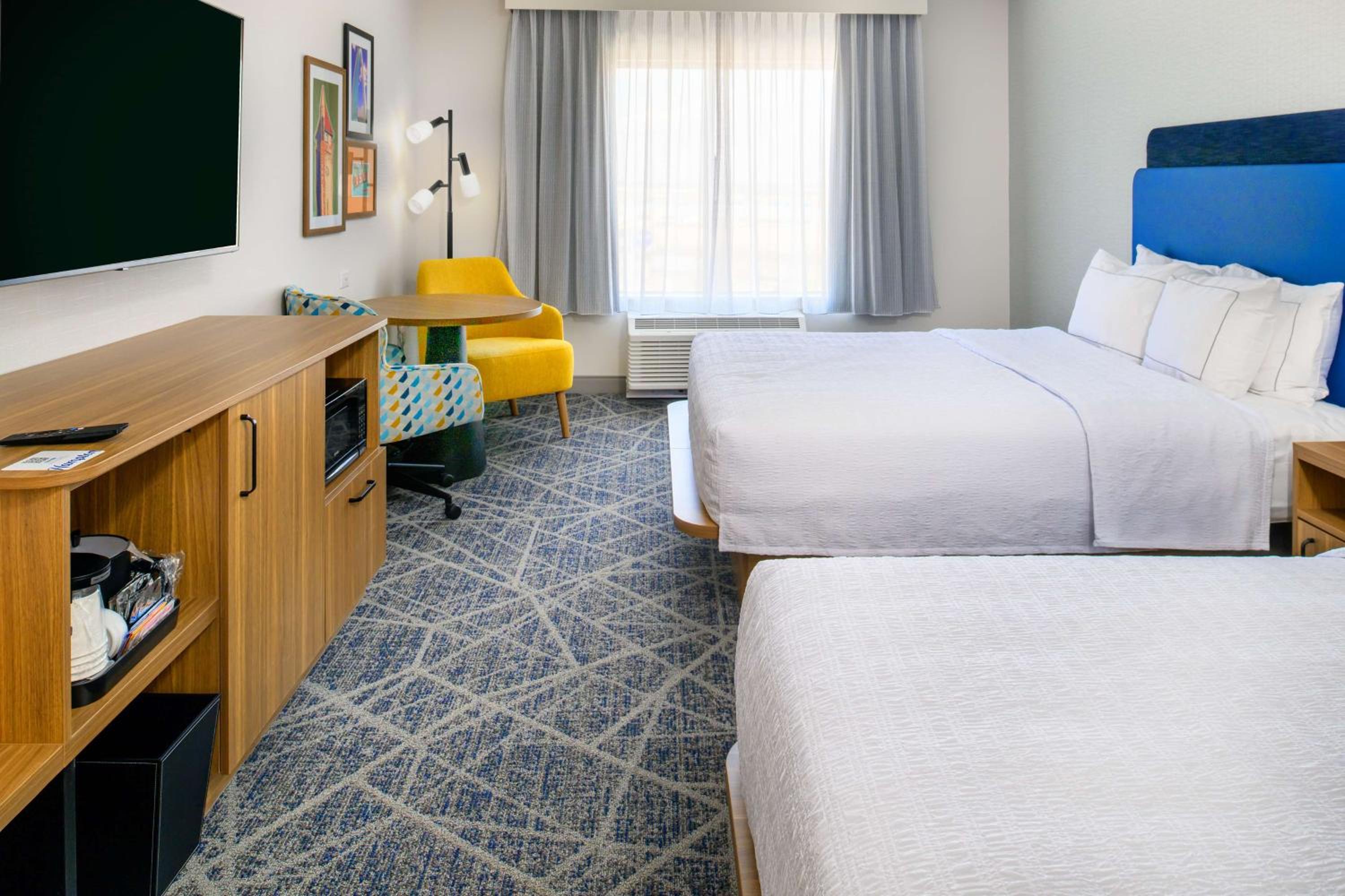 Queen Room with Two Queen Beds - Photo 1