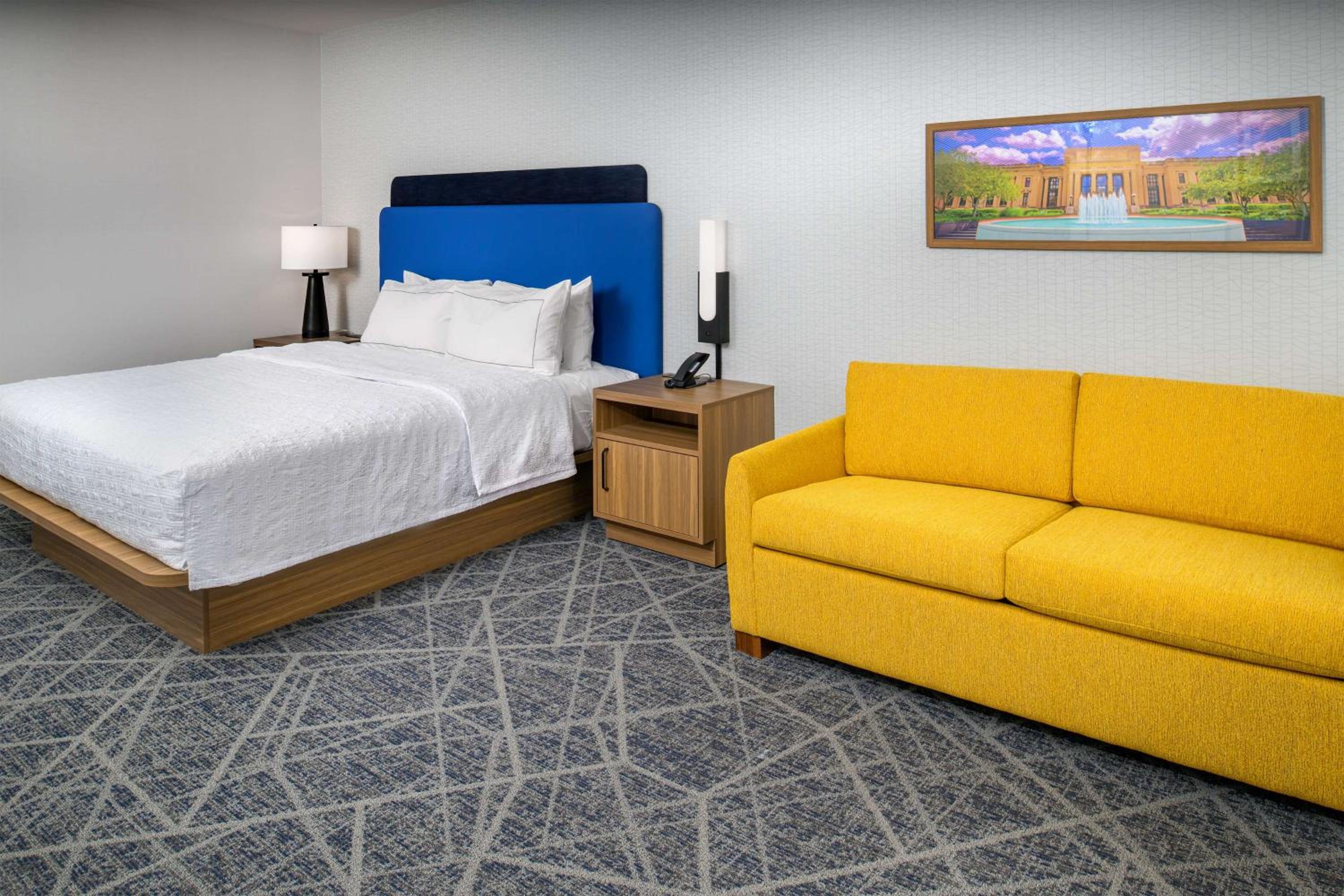 King Room with Sofa Bed - Non-Smoking - Photo 3