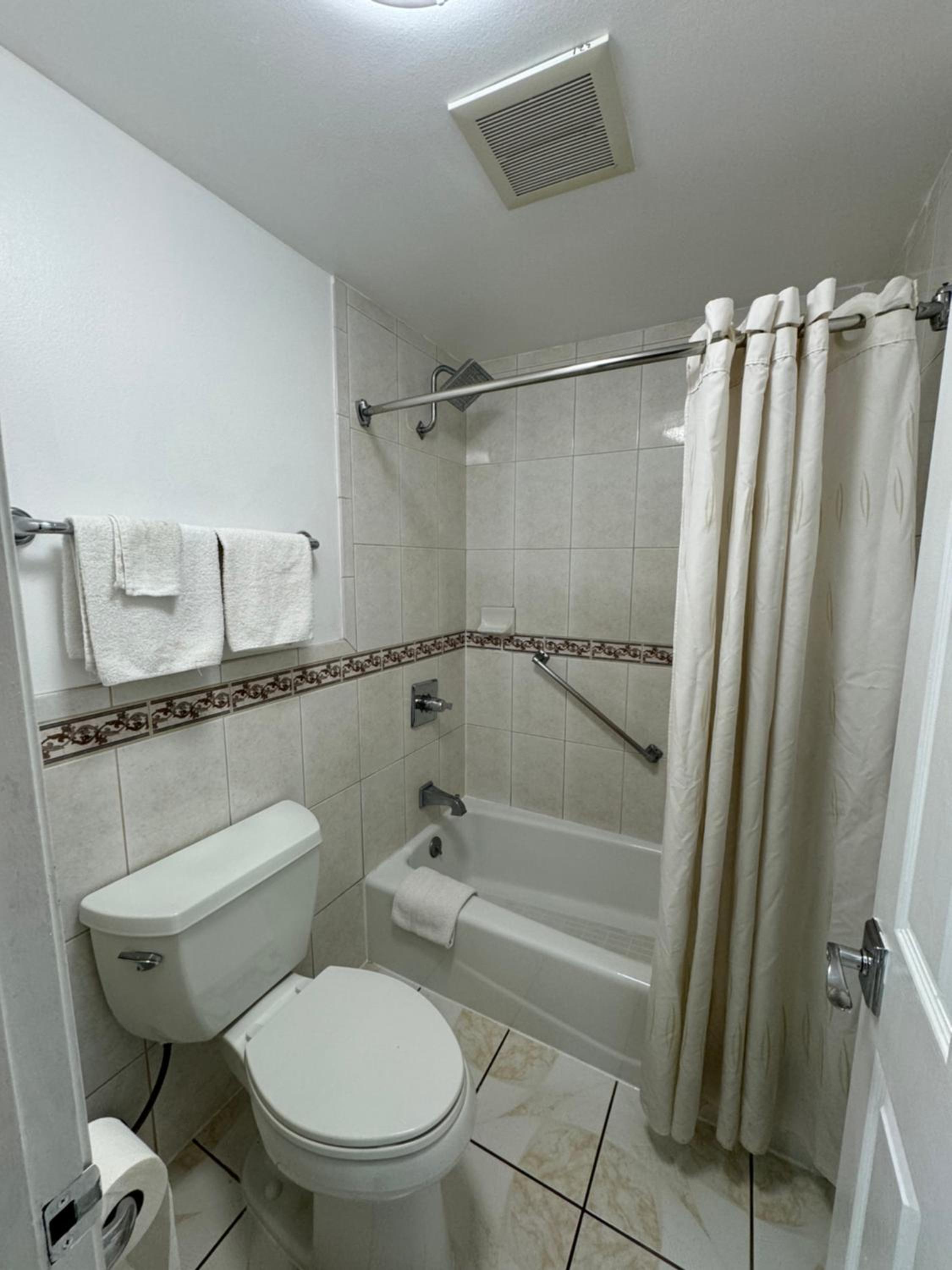 Double Room - Photo 3