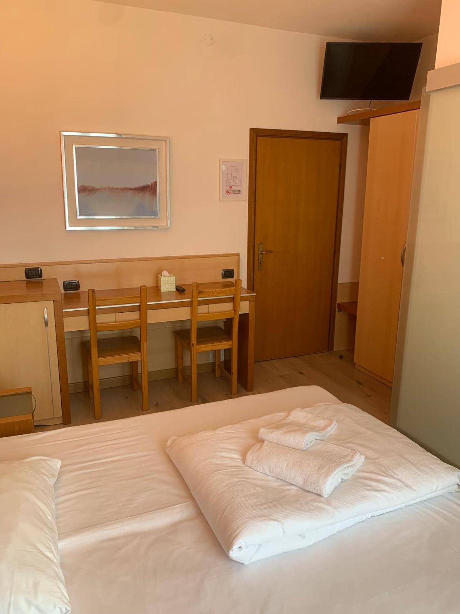 Economy Double or Twin Room photo 3