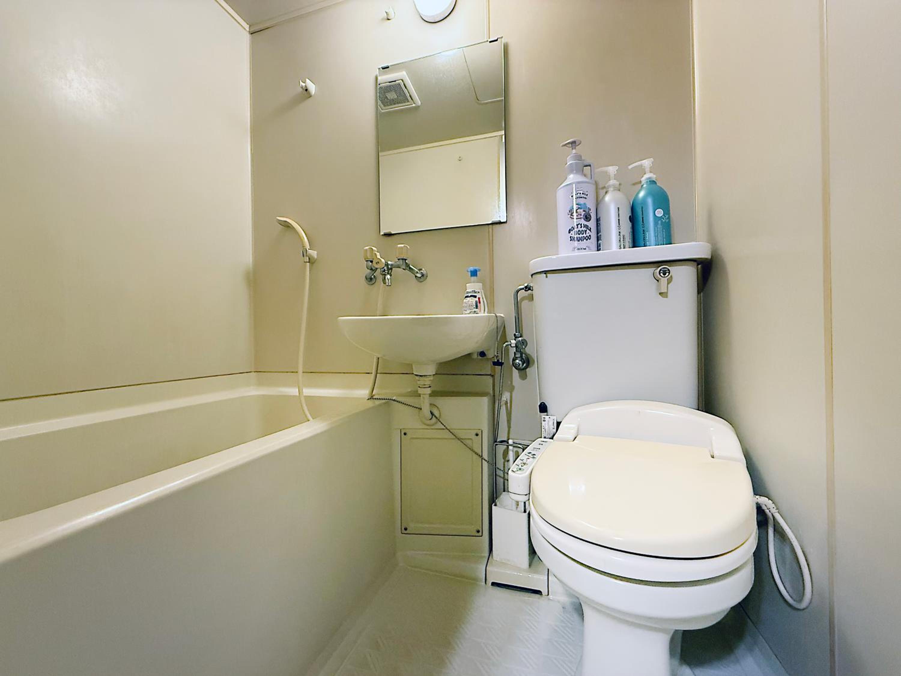 Twin Room with Private Bathroom photo 1