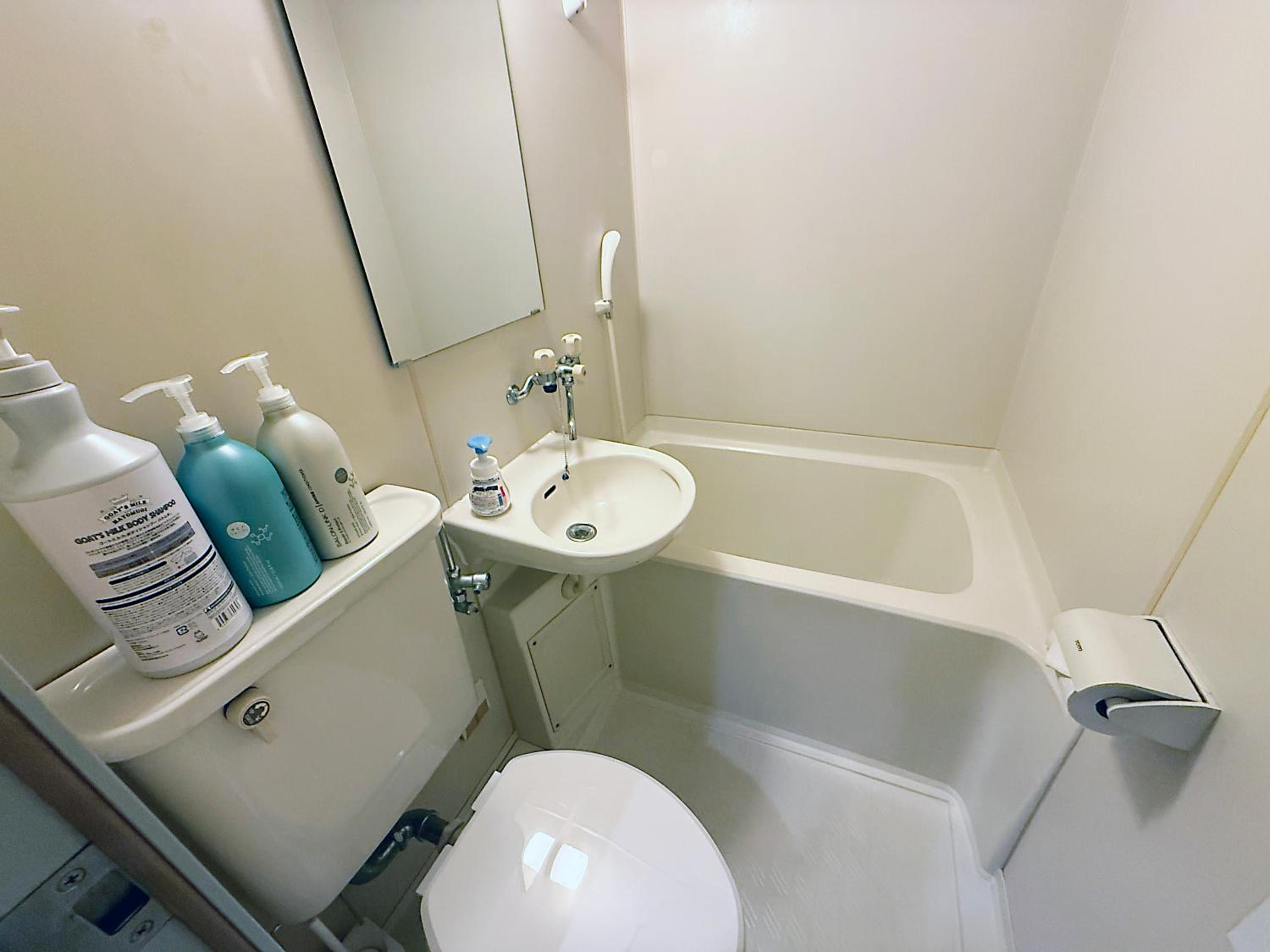 Twin Room with Private Bathroom photo 3