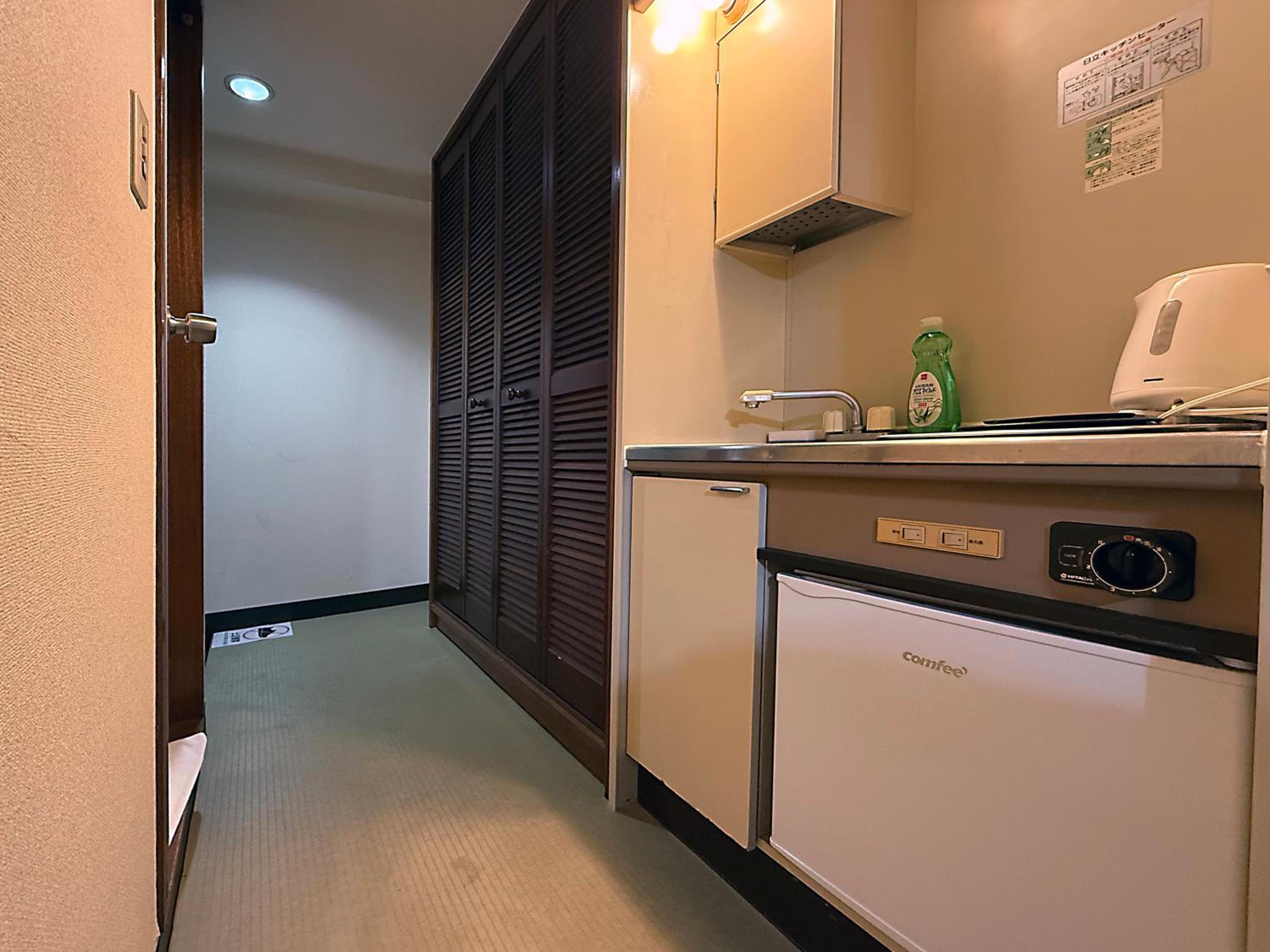 Twin Room with Private Bathroom photo 3