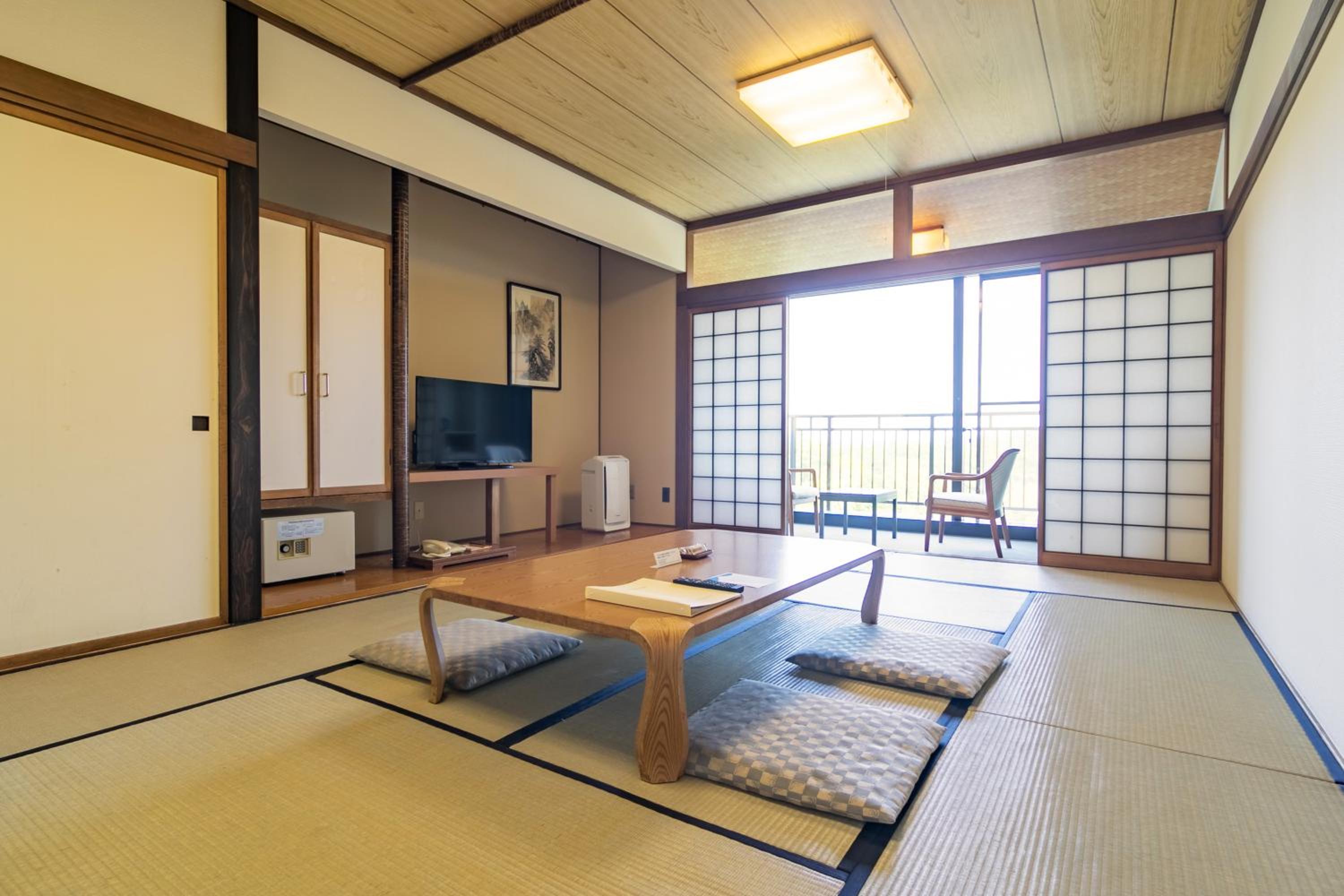 Japanese-Style Room - Smoking photo 2