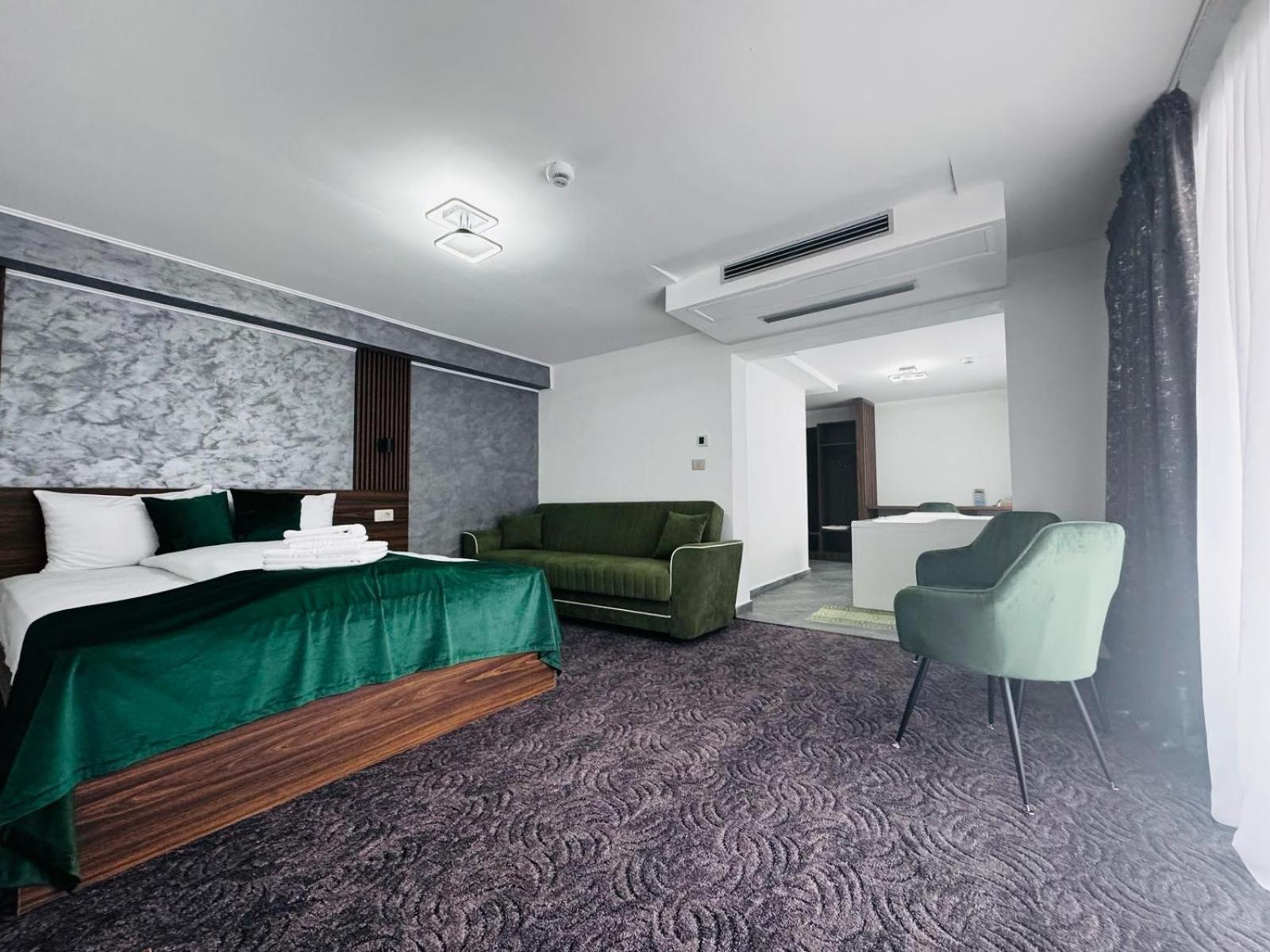 Deluxe Family Room