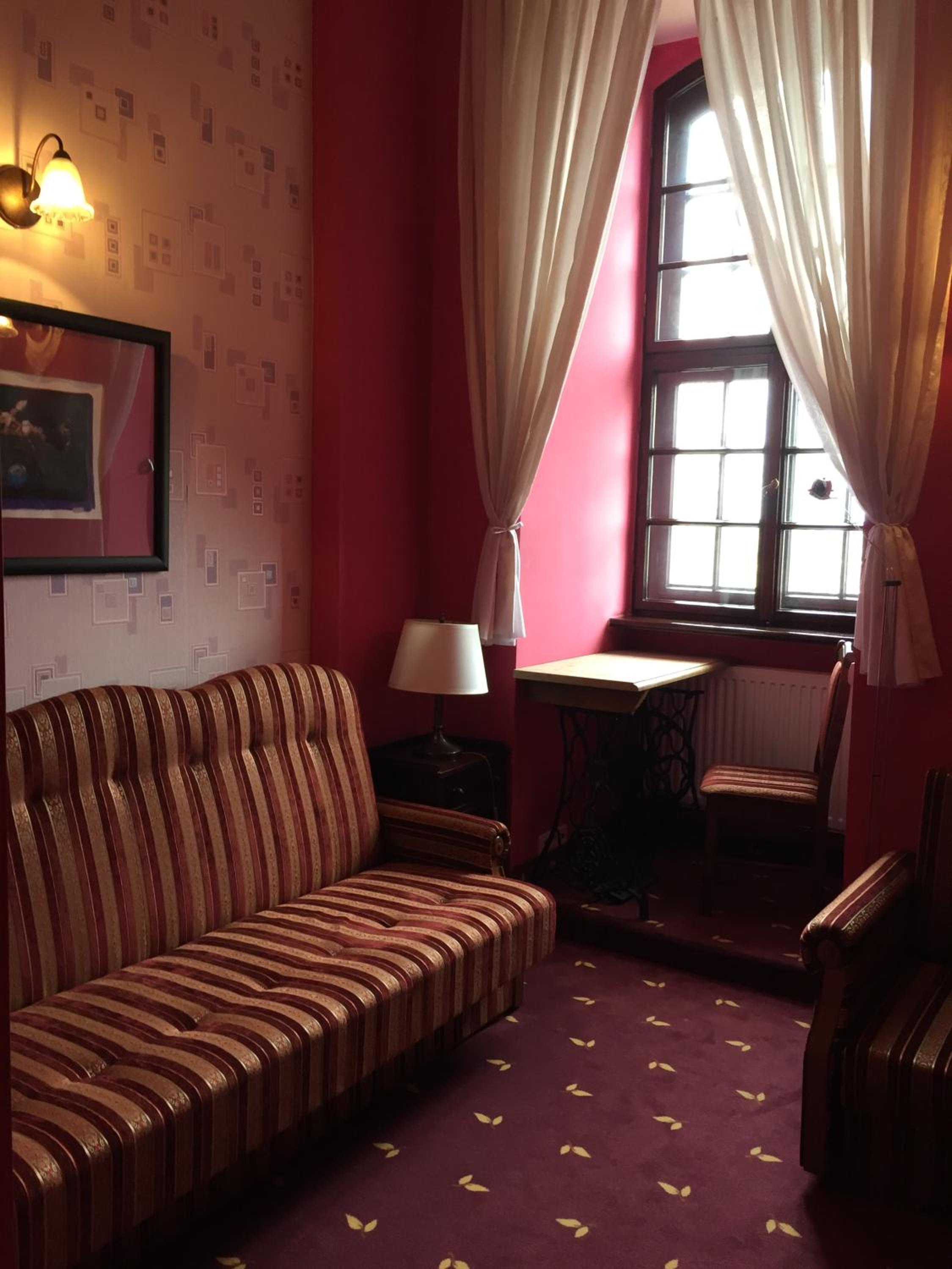 Economy Twin Room - Photo 7